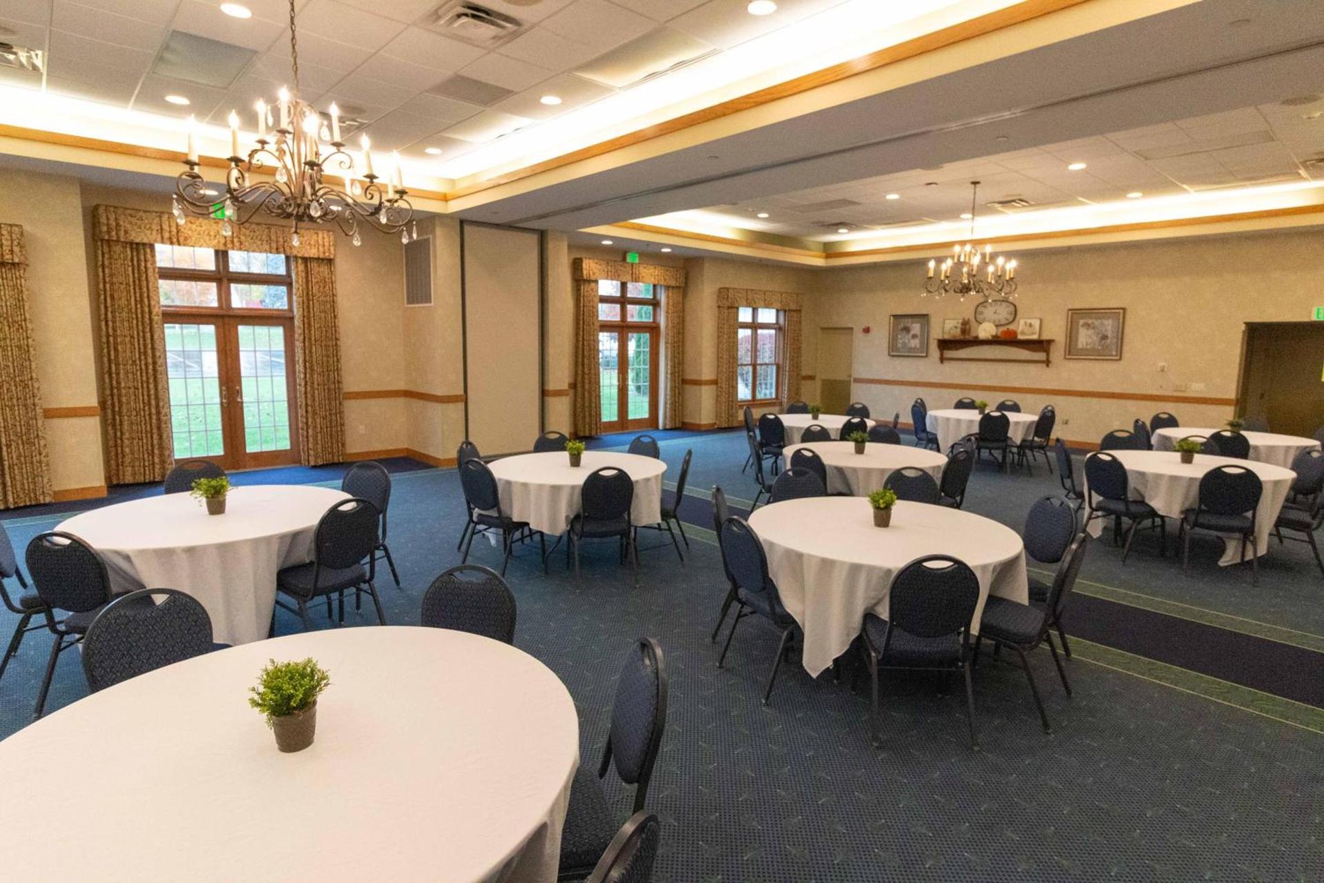 Essenhaus Inn & Conf. Center photo 47