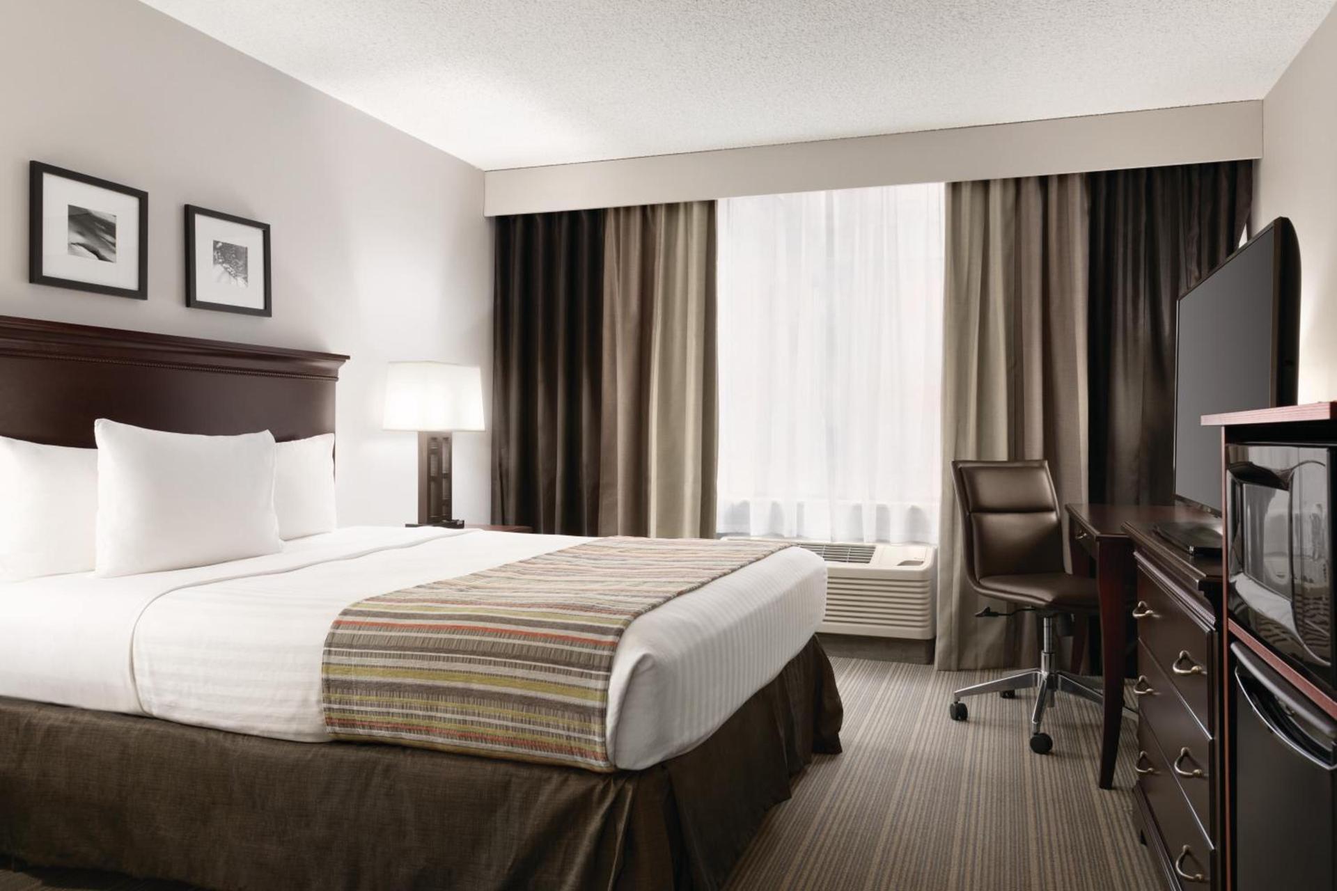 Country Inn & Suites by Radisson, Traverse City, MI photo 26