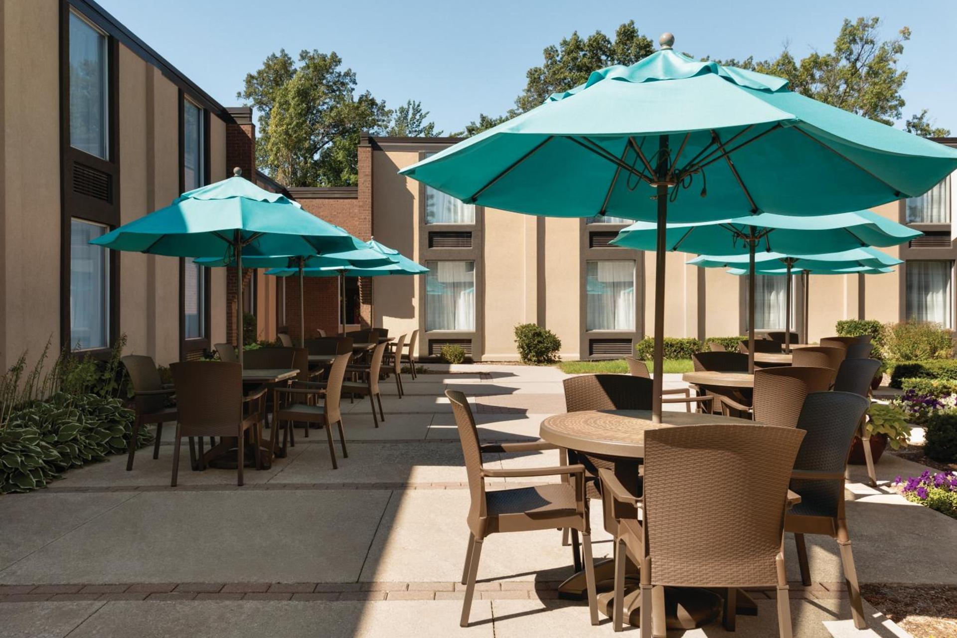 Country Inn & Suites by Radisson, Traverse City, MI photo 29