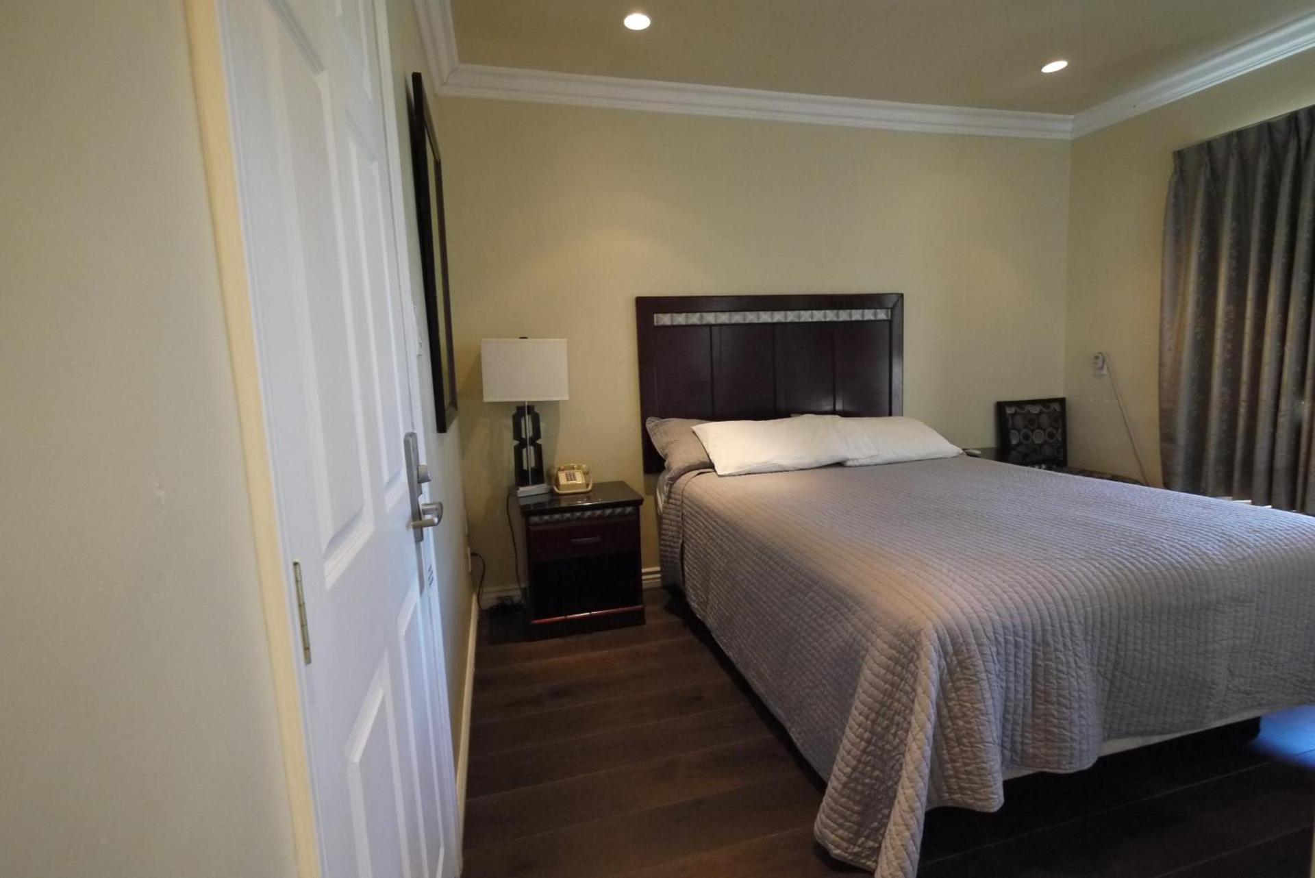 Trylon Hotel - Hollywood photo 7