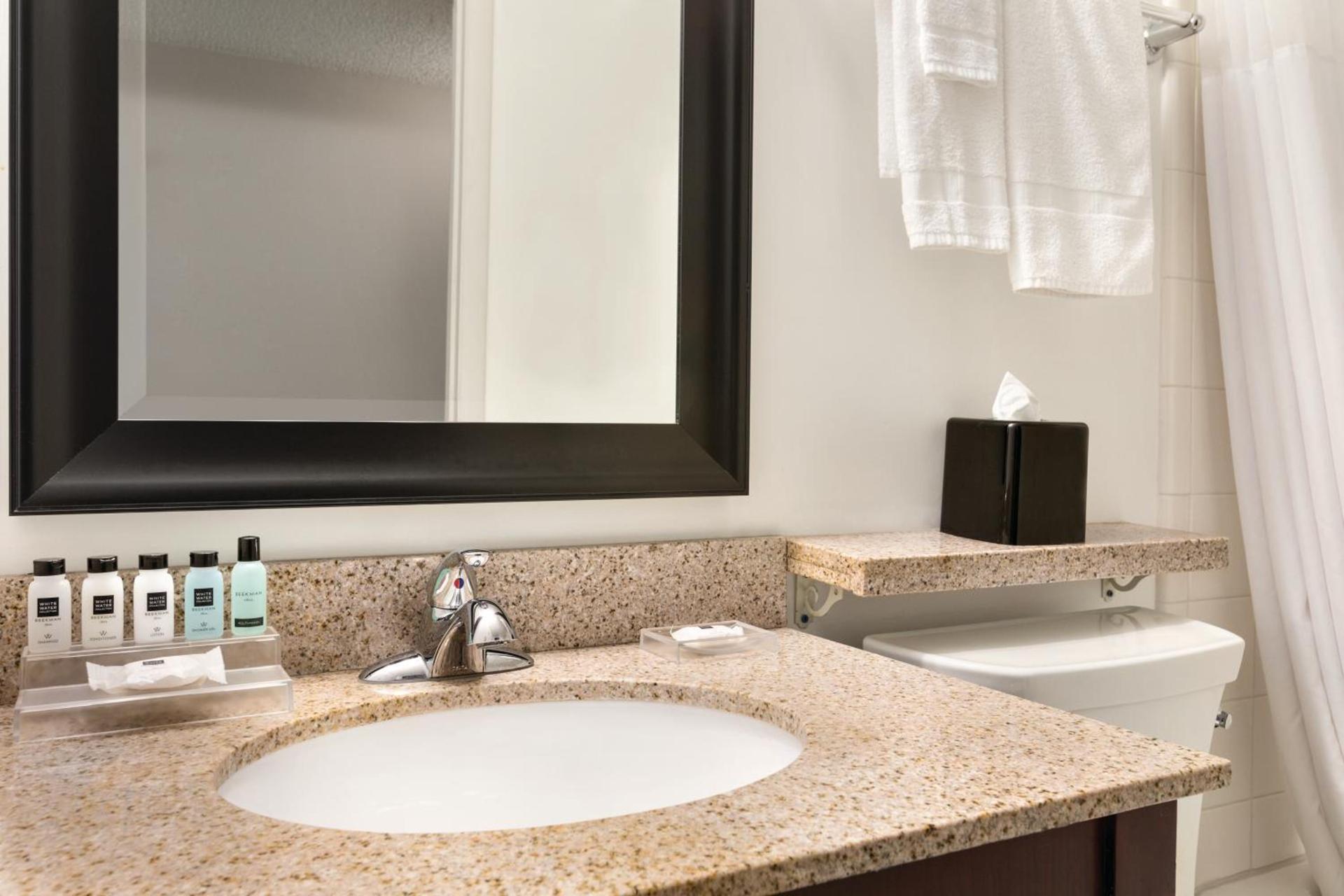Country Inn & Suites by Radisson, Traverse City, MI photo 18