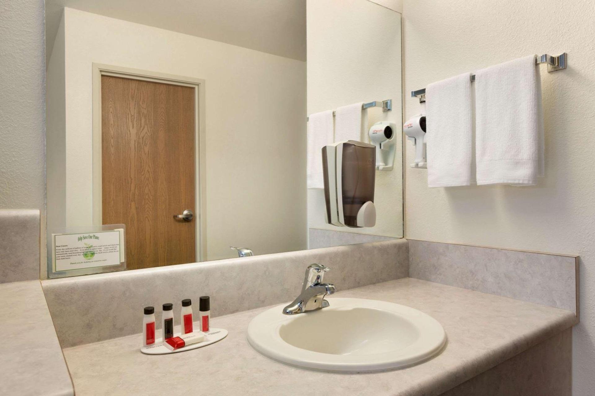 Travelodge by Wyndham Belen photo 11