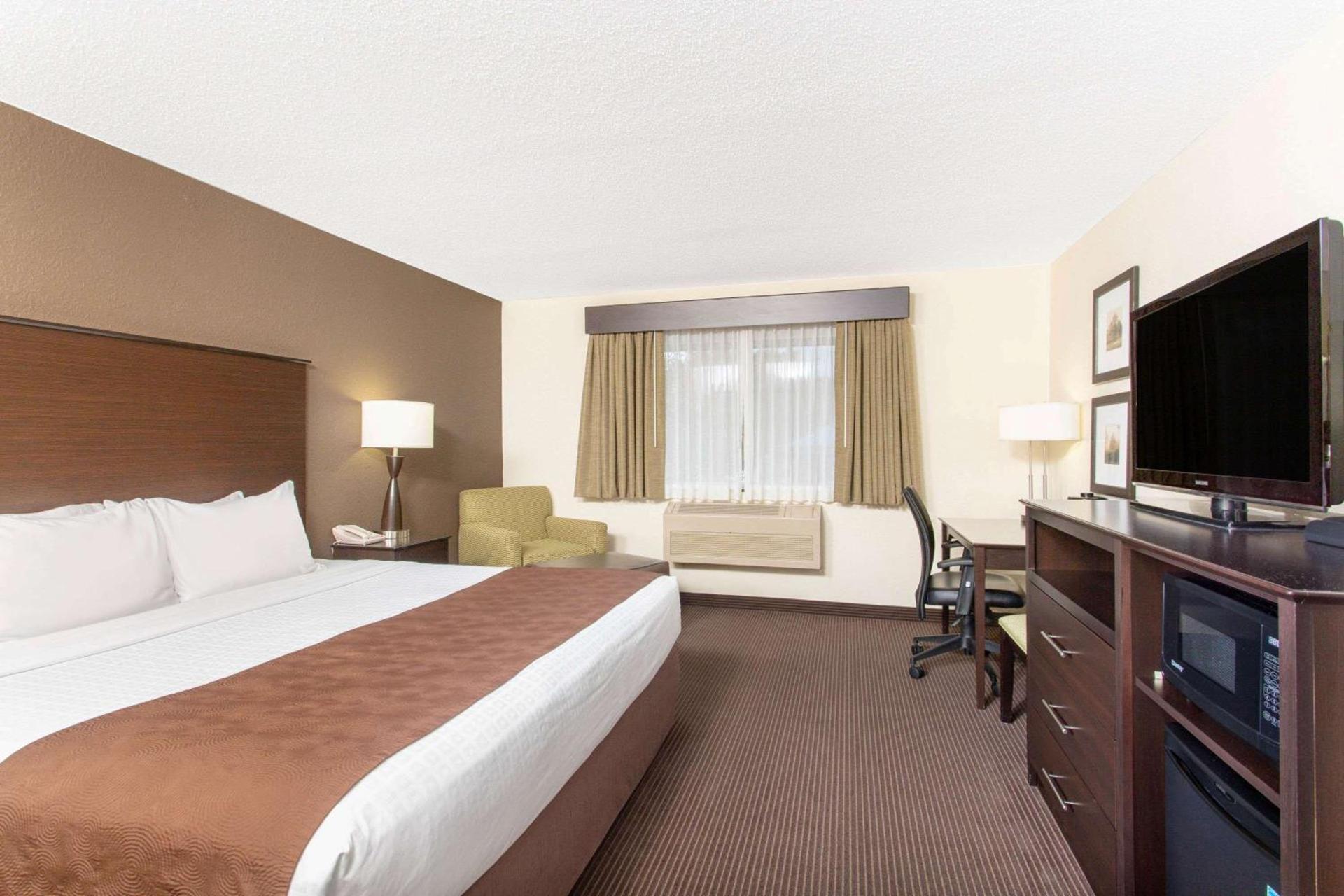 AmericInn by Wyndham Rhinelander photo 46