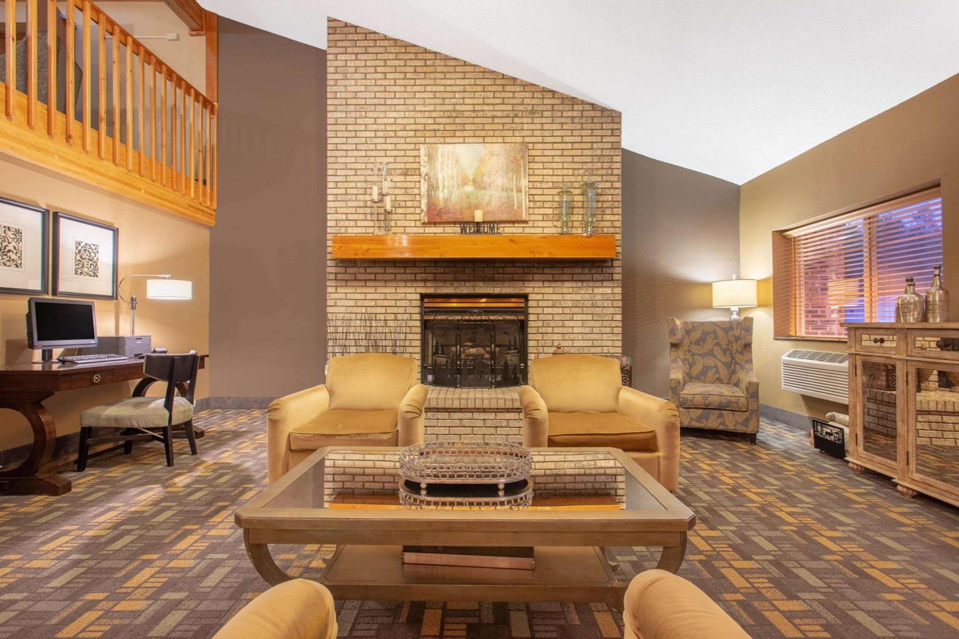 AmericInn by Wyndham Rhinelander photo 44