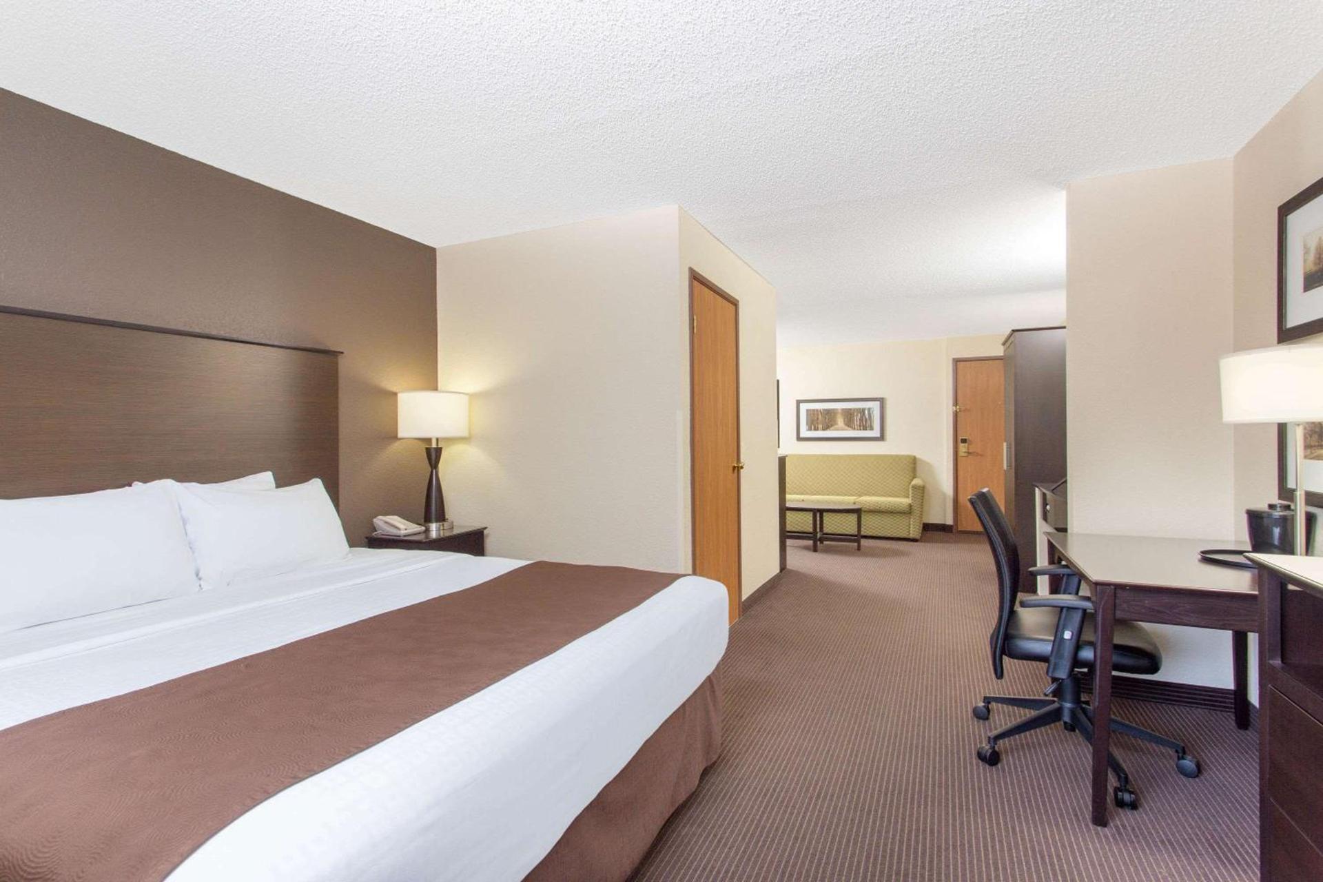 AmericInn by Wyndham Rhinelander photo 43