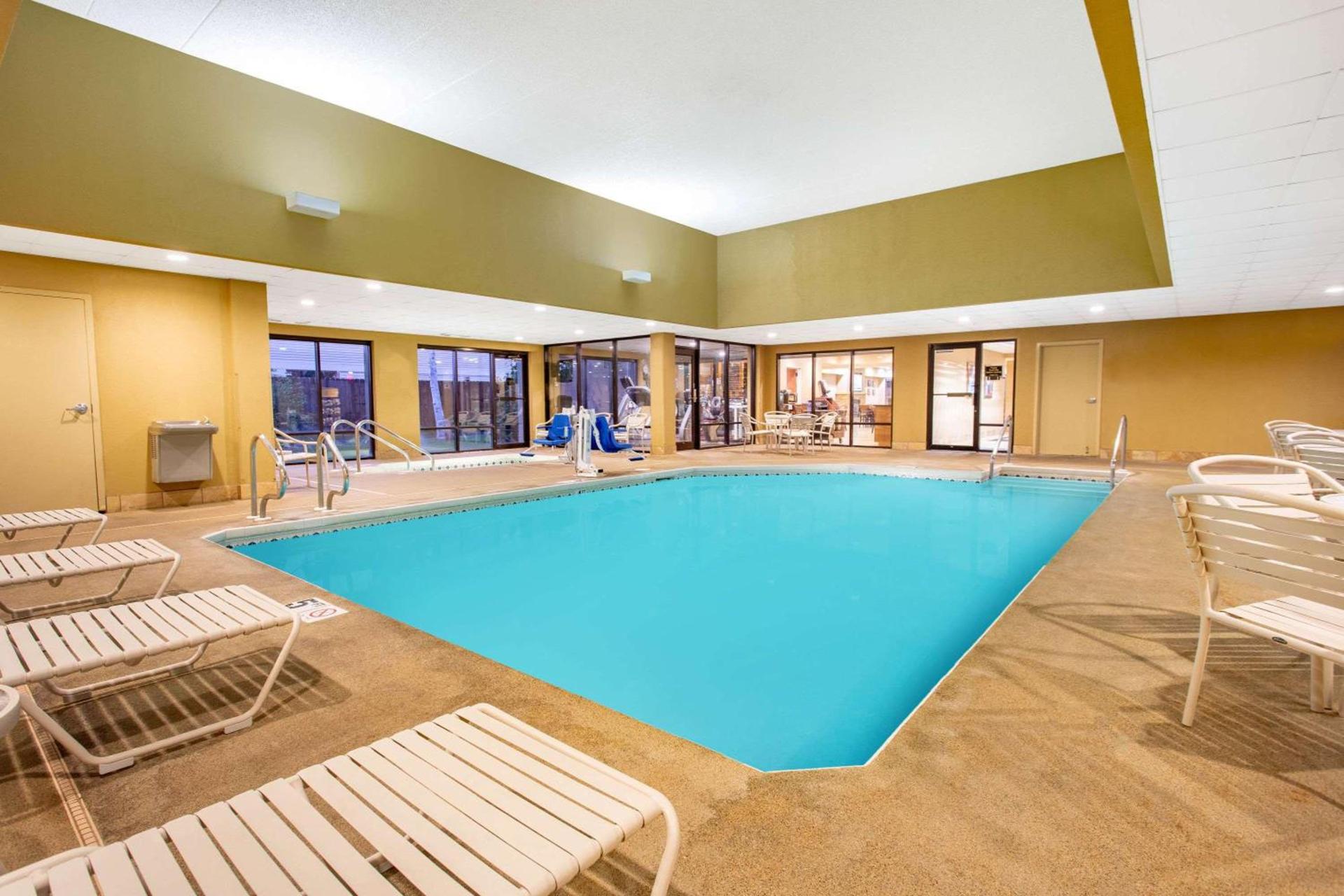 AmericInn by Wyndham Madison West photo 9