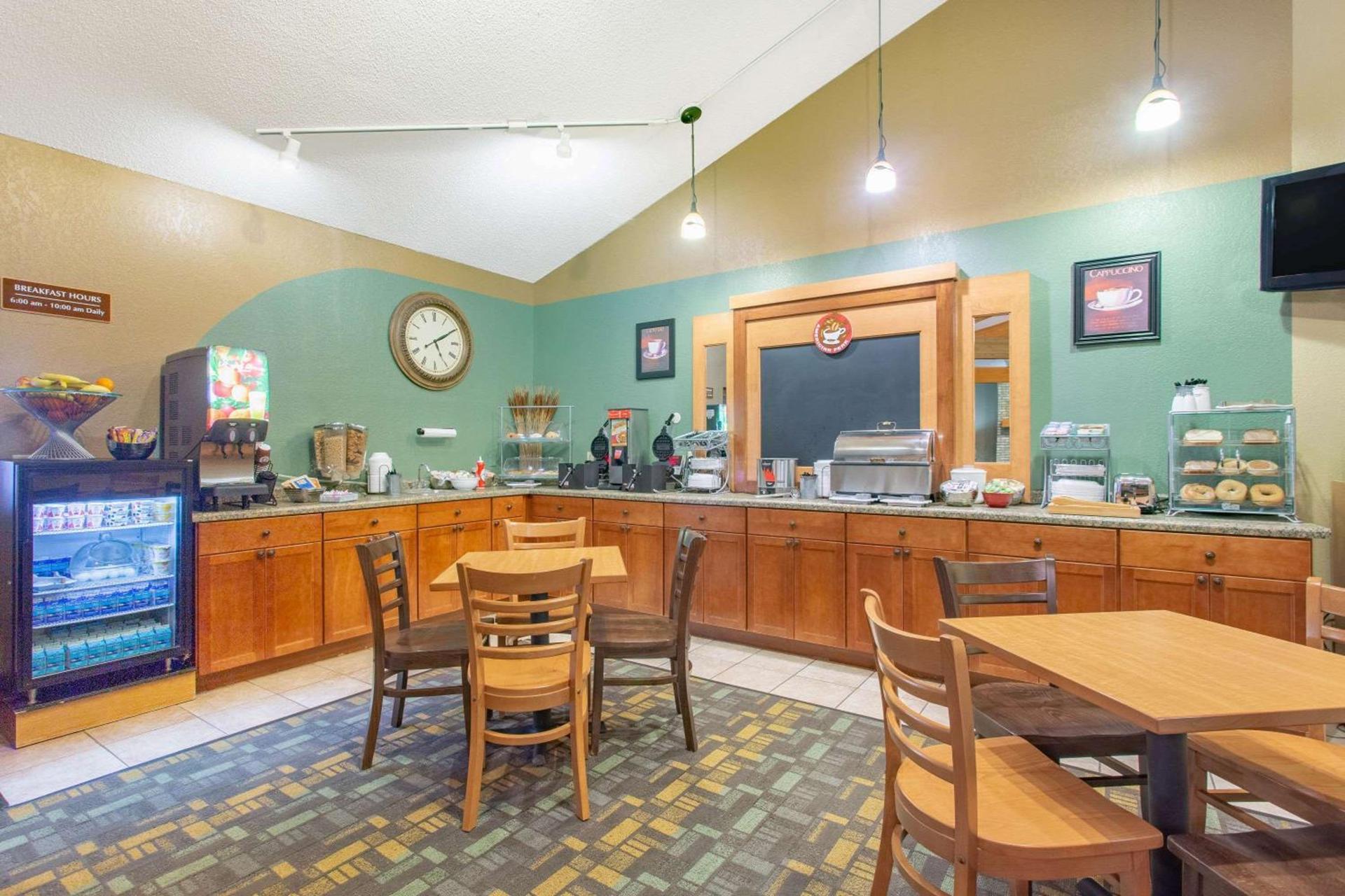 AmericInn by Wyndham Rhinelander photo 40