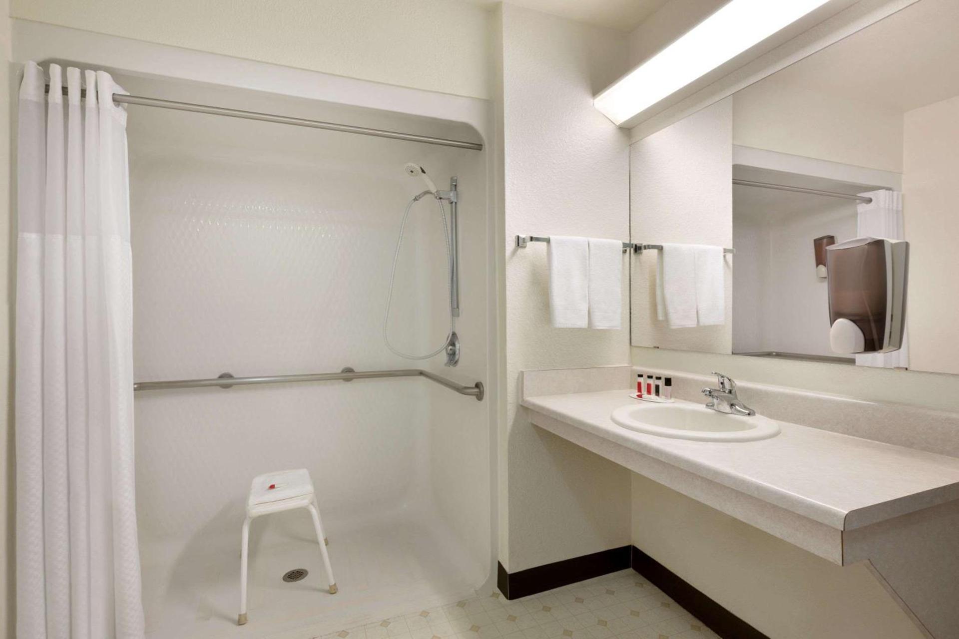 Travelodge by Wyndham Belen photo 10