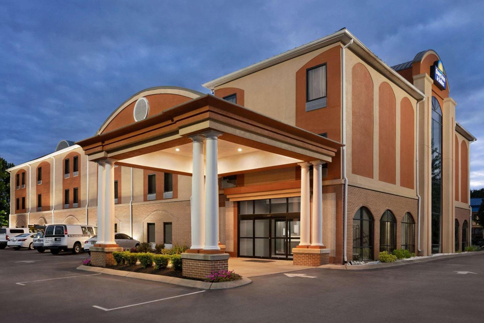 Days Inn & Suites by Wyndham Murfreesboro I-24 East photo 2