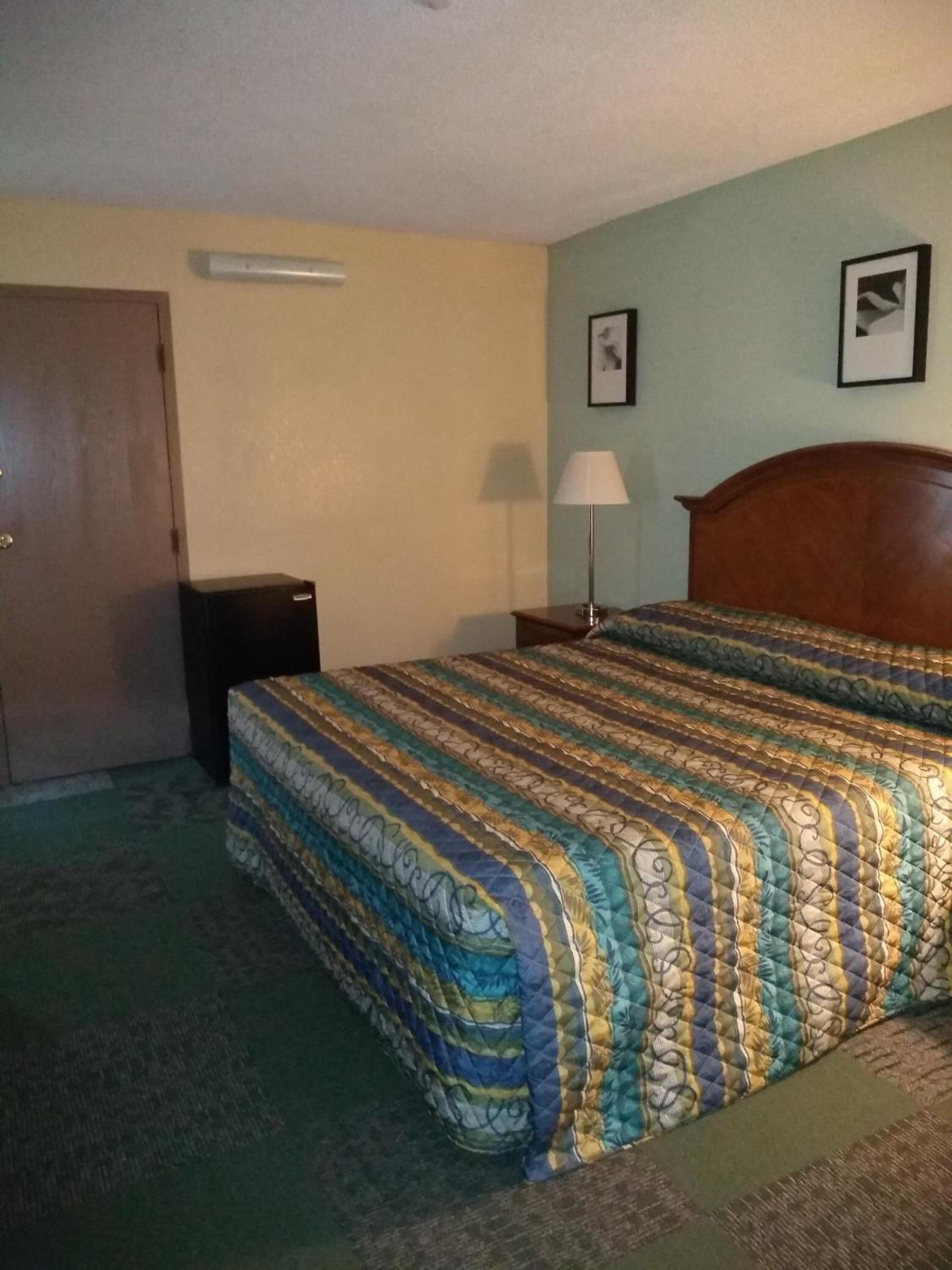 Red Carpet Inn-Macon photo 9