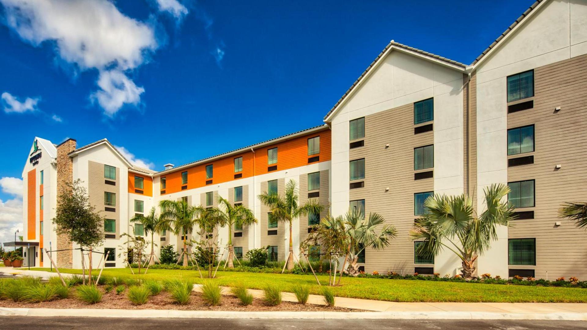 Uptown Suites Extended Stay Tampa FL - Riverview photo 1