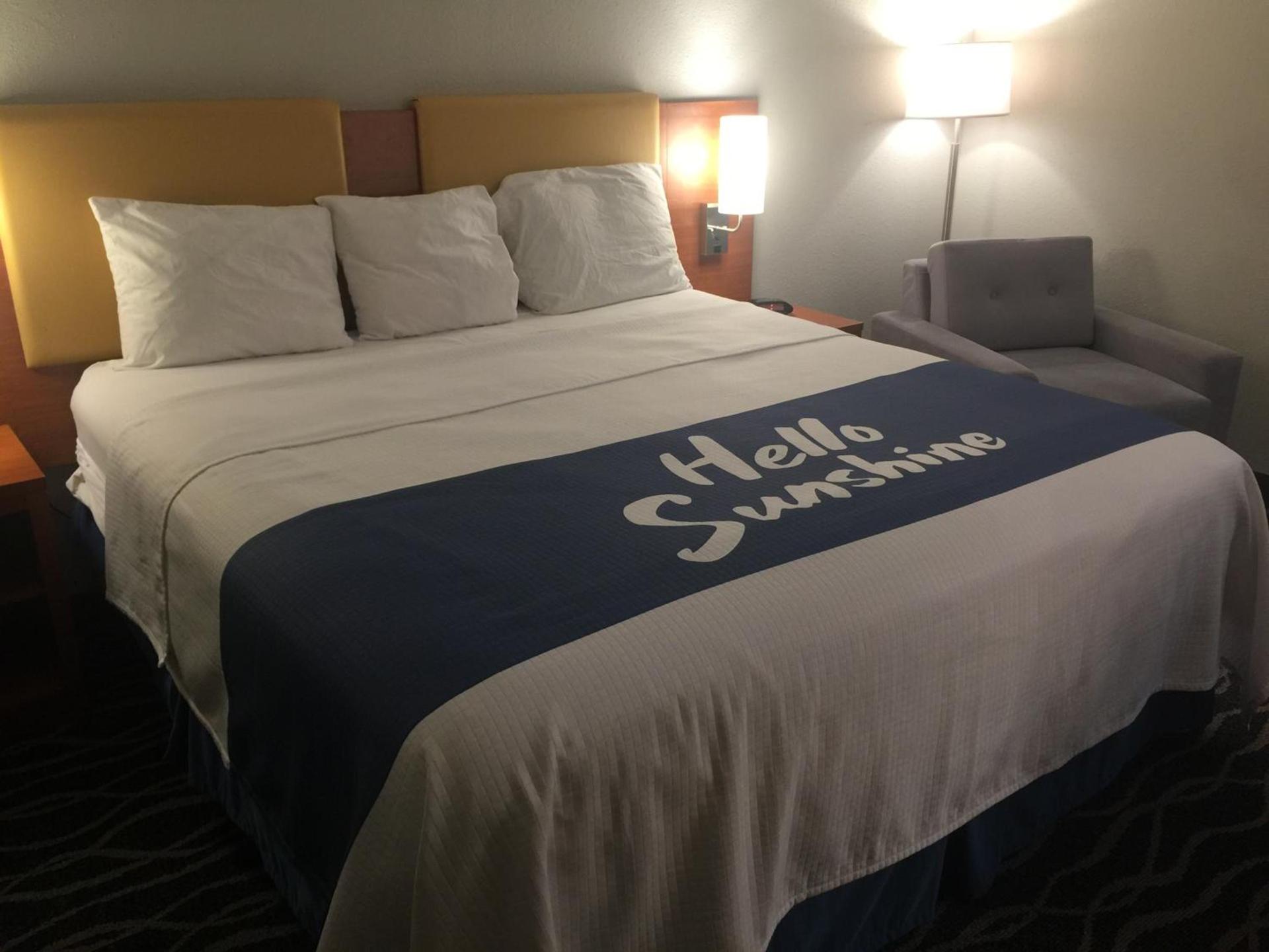 Days Inn & Suites by Wyndham Cincinnati North photo 10