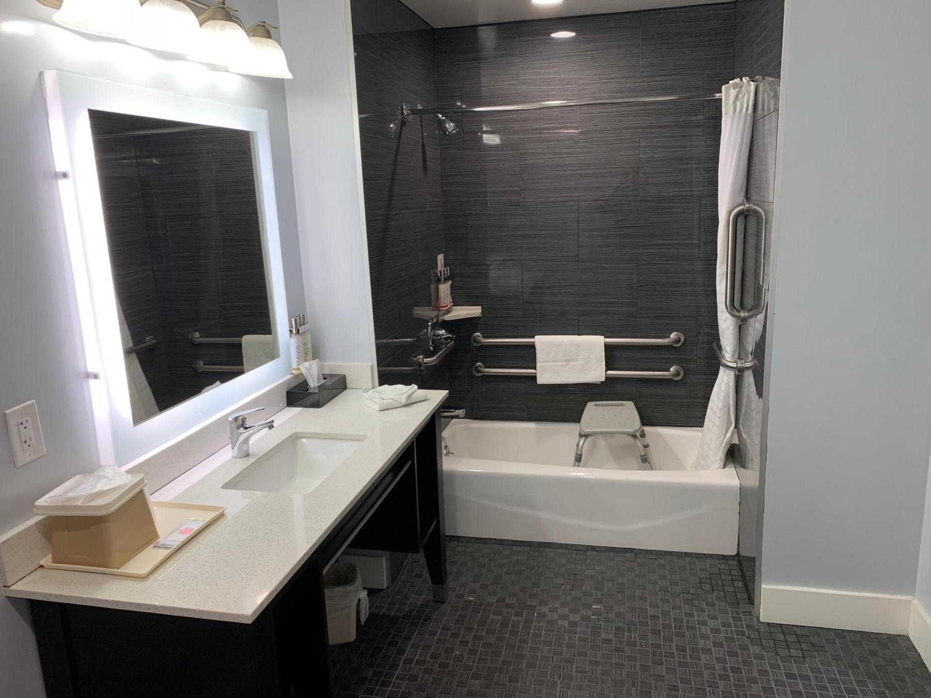 Pacific Inn Monterey photo 26