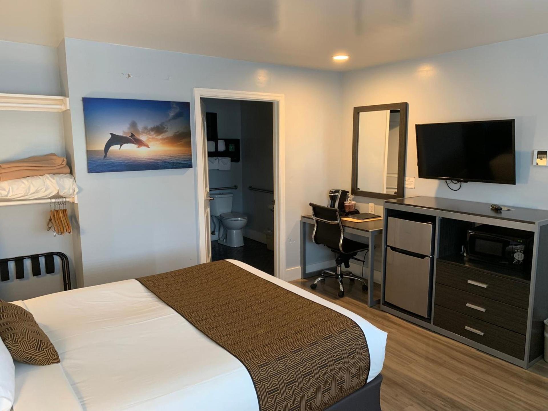 Pacific Inn Monterey photo 27