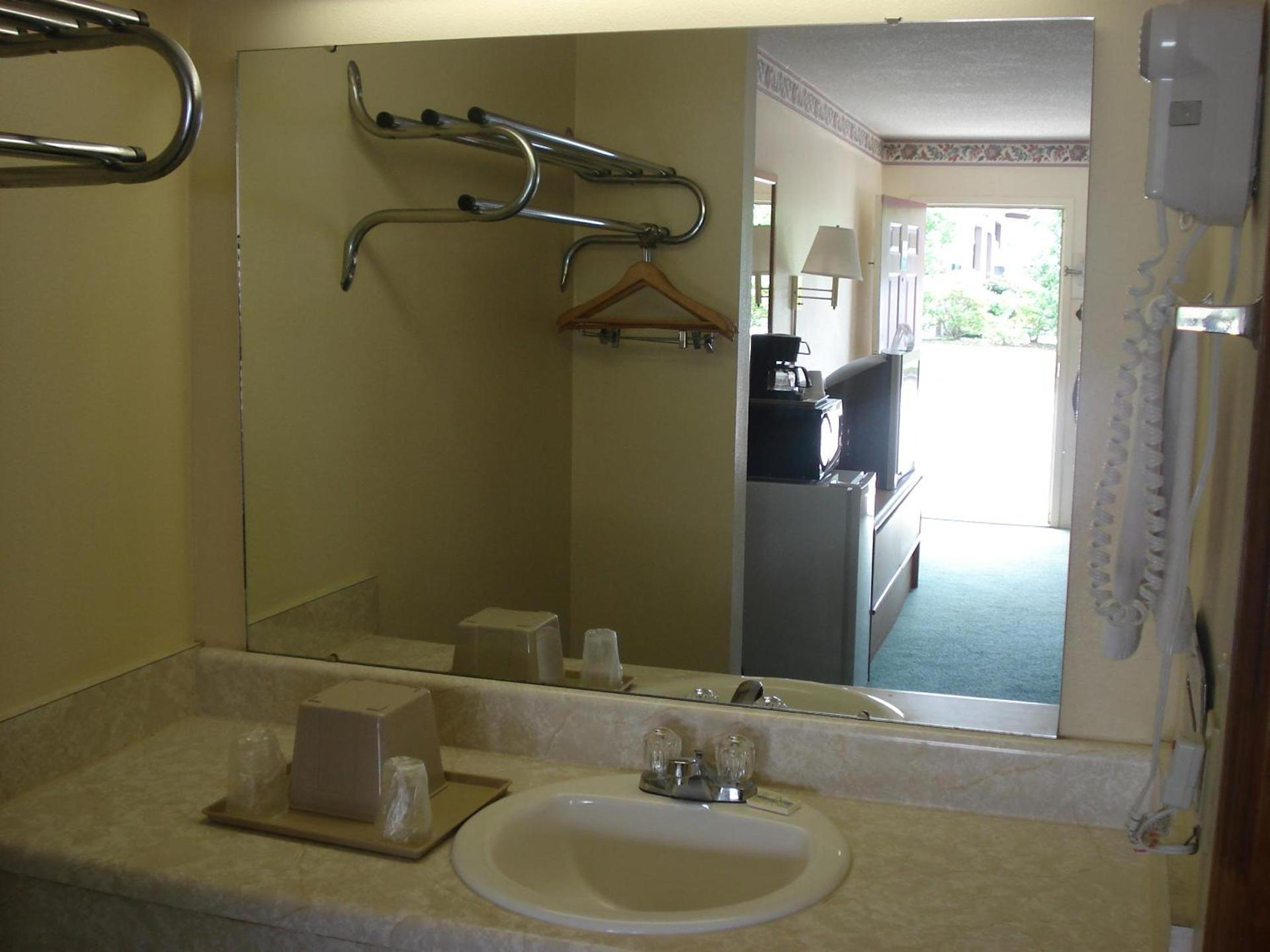 Western Motel - Camilla photo 26