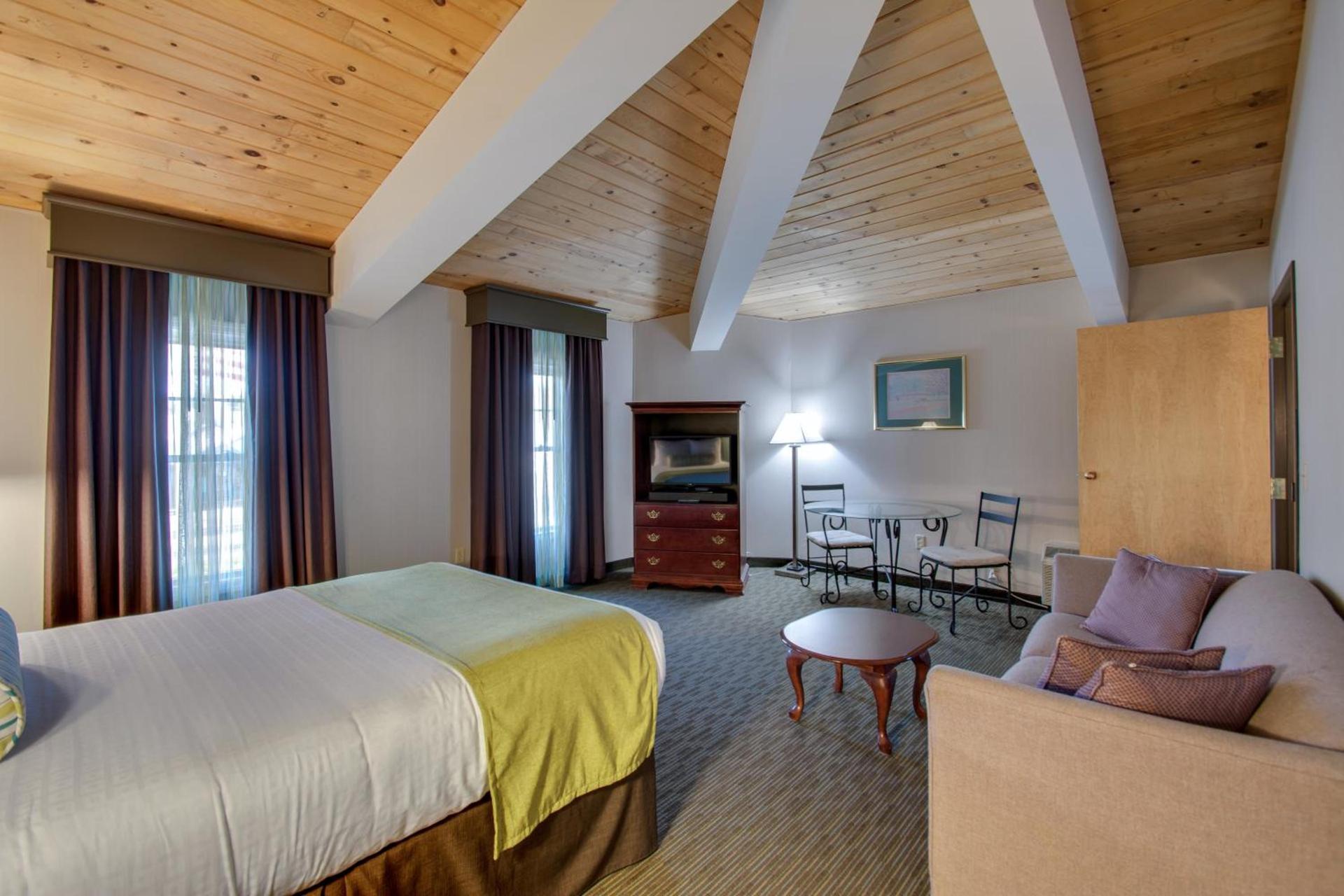 Best Western Plus, The Inn at Hampton photo 4