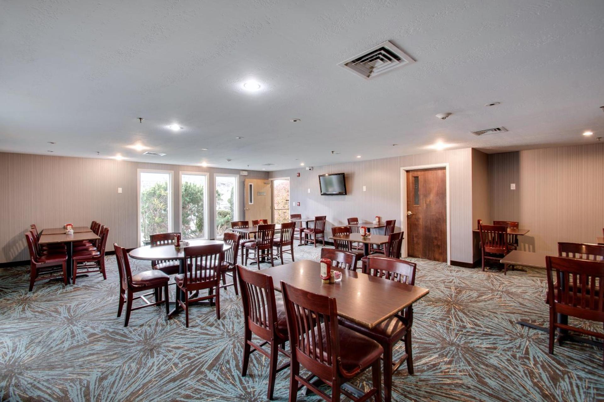 Best Western Plus, The Inn at Hampton photo 14