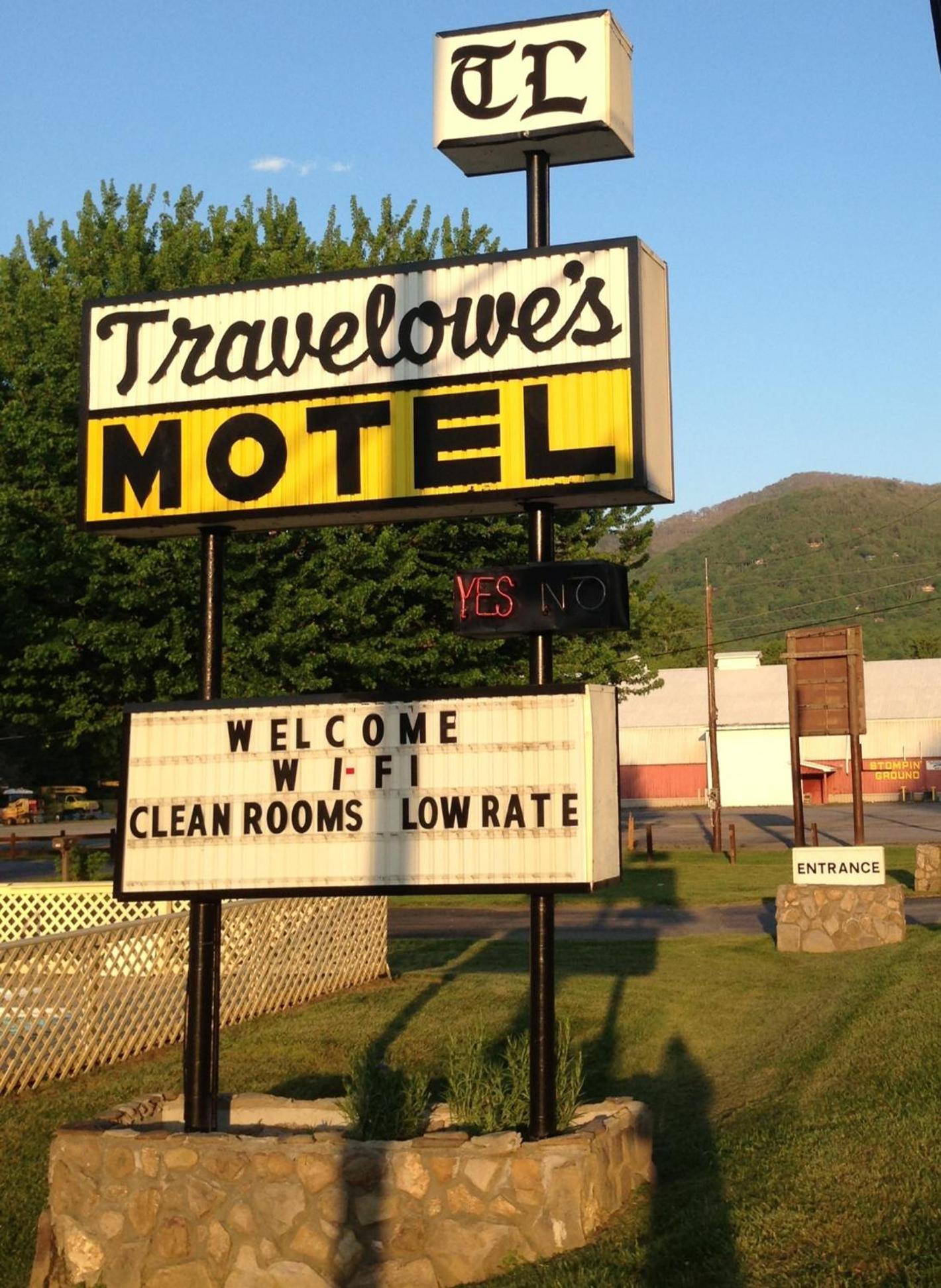 Travelowes Motel - Maggie Valley photo 3