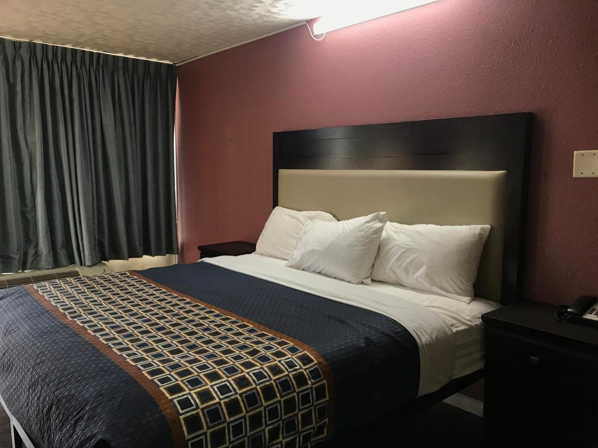 Express Inn photo 13