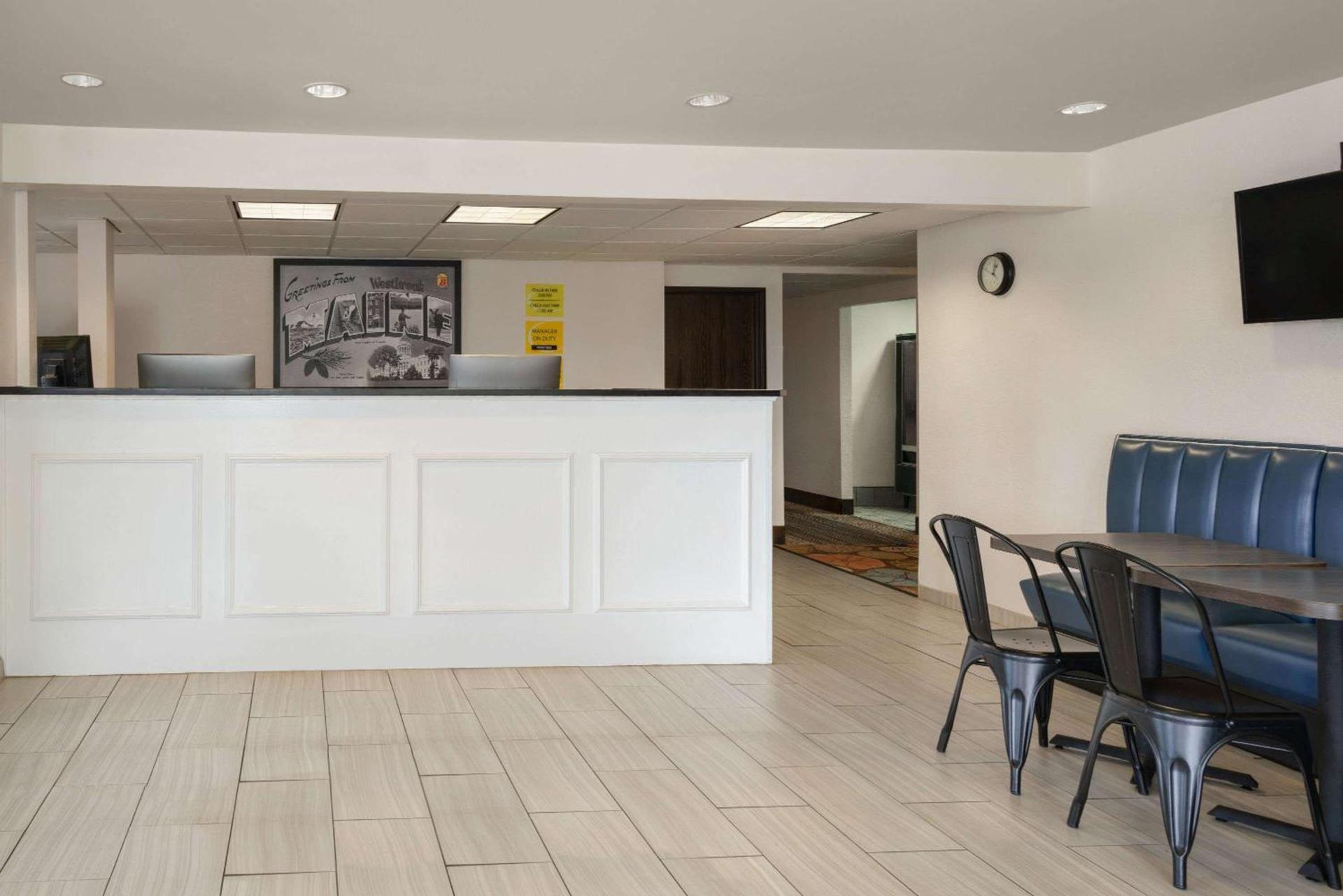 Super 8 by Wyndham Portland/Westbrook Area photo 3