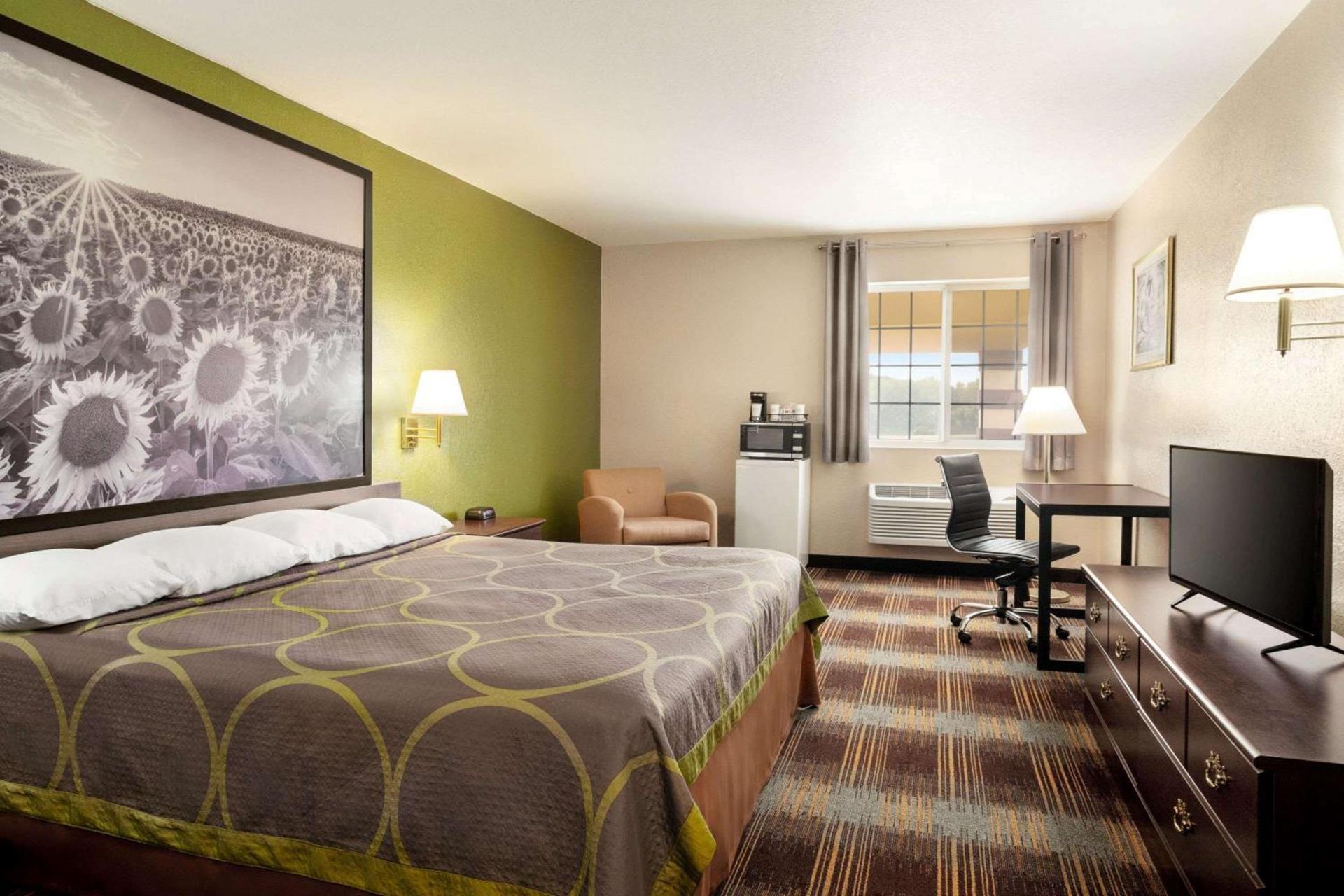 Super 8 by Wyndham Holton photo 6