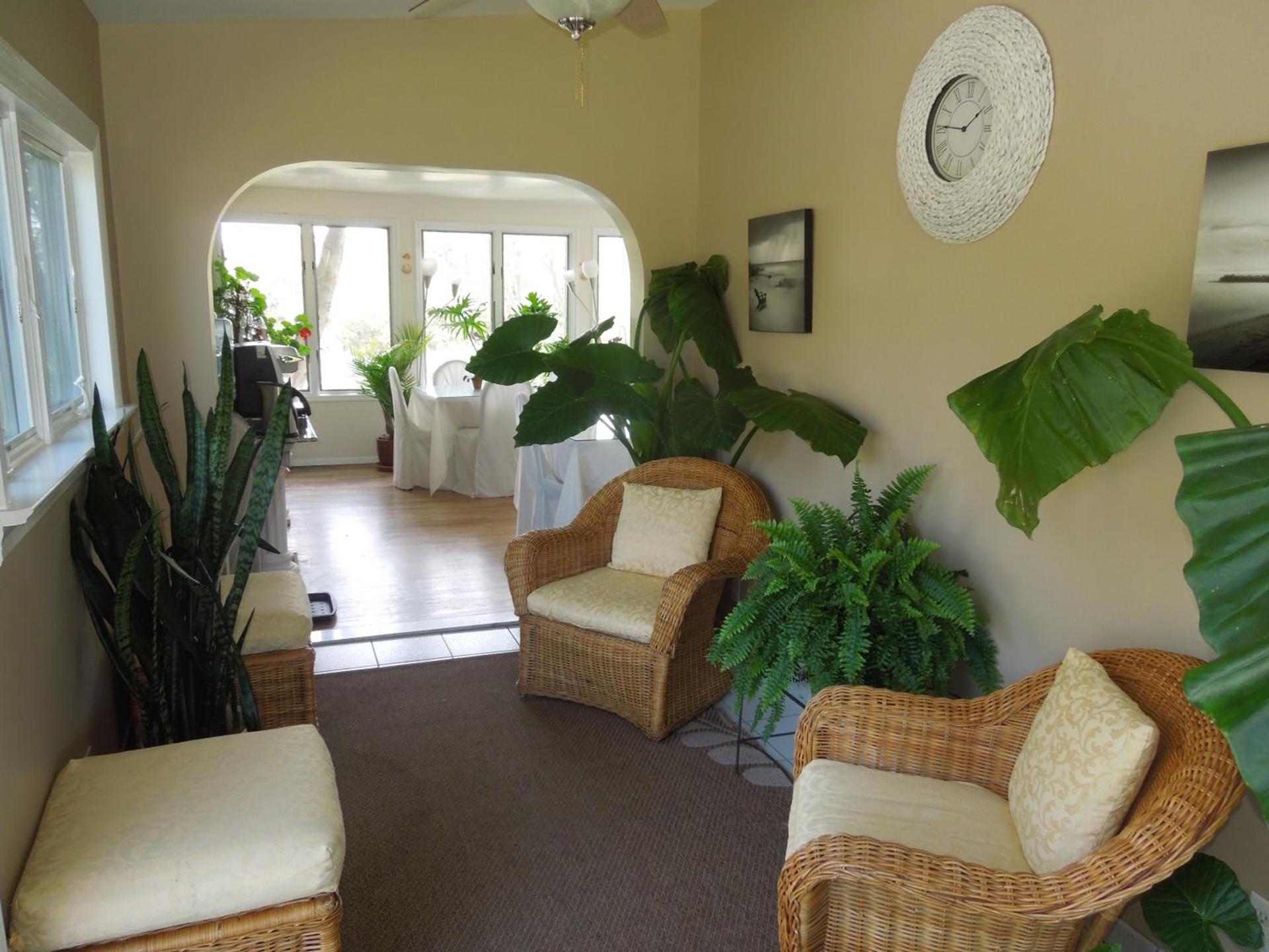 Hamlet Inn - PASSES TO COOPERS BEACH photo 23