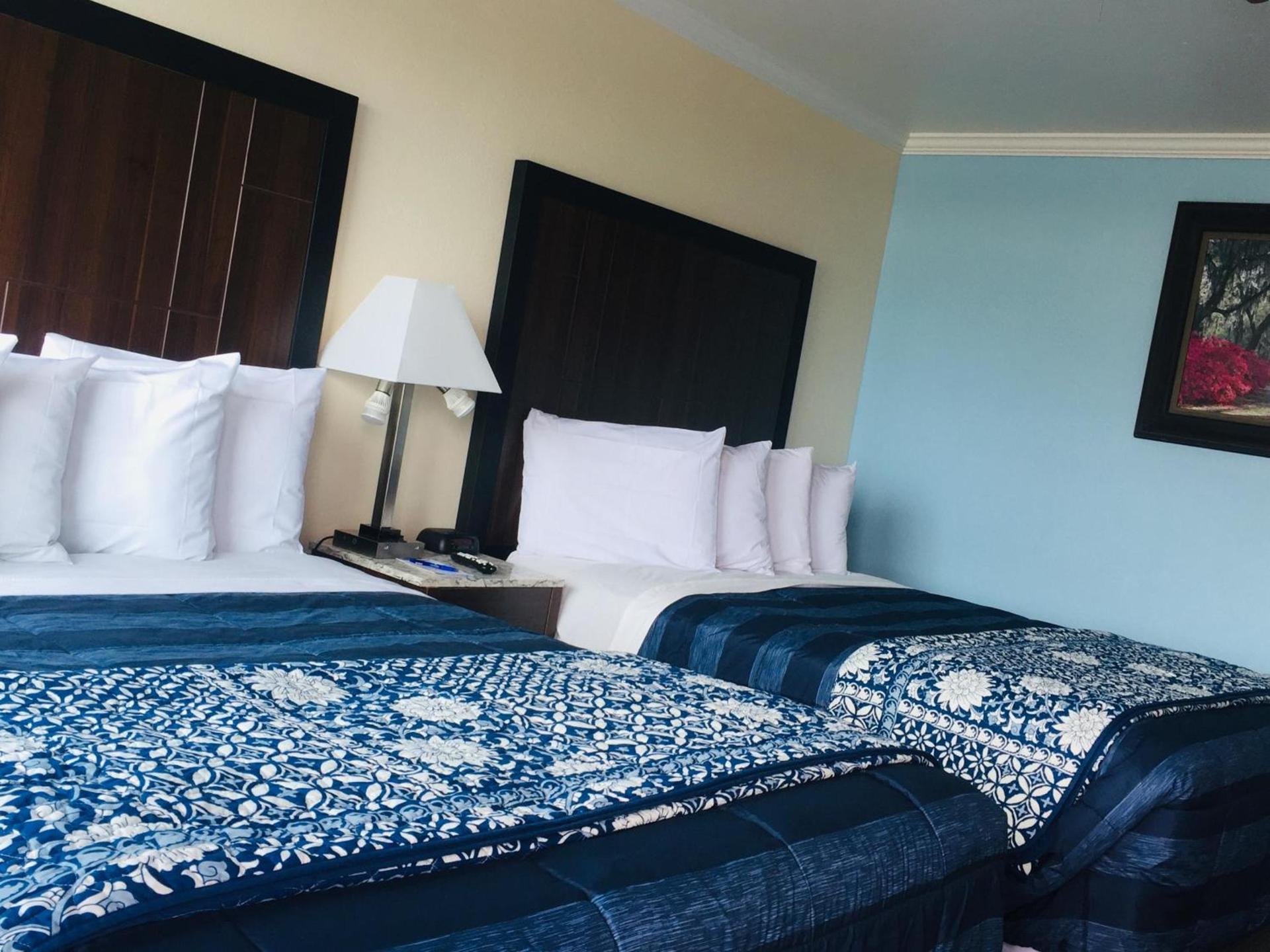Dolphin Cove Motel photo 81