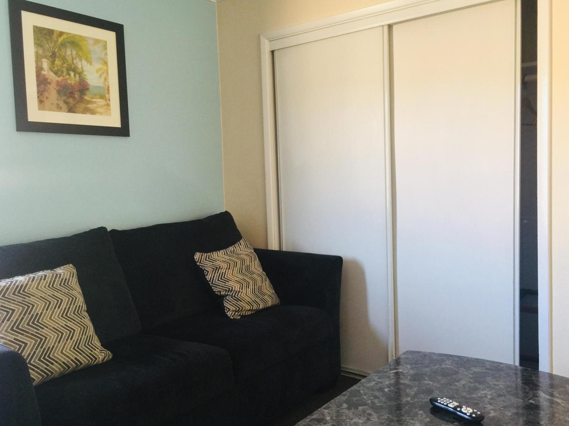 Dolphin Cove Motel photo 2
