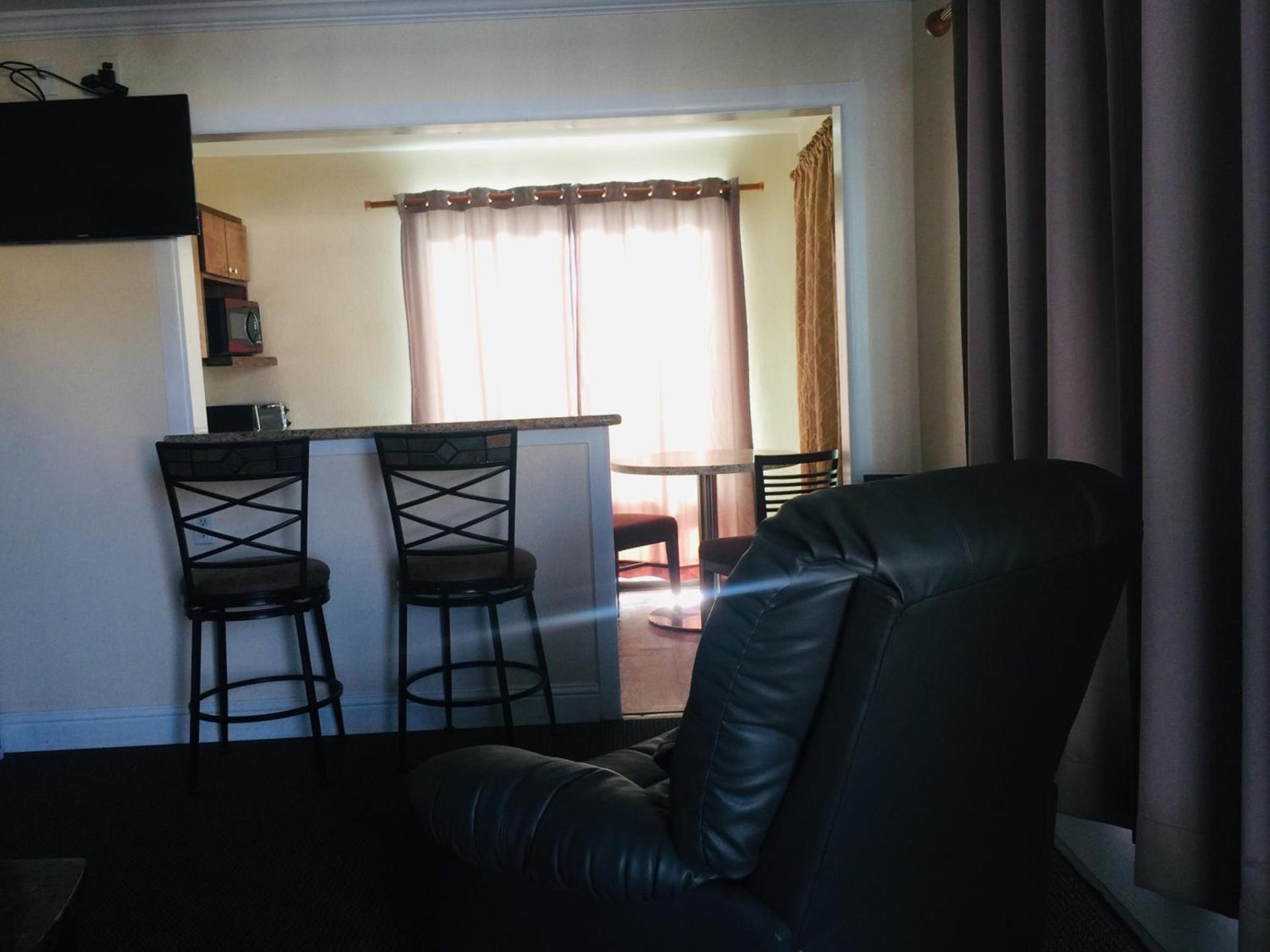 Dolphin Cove Motel photo 3