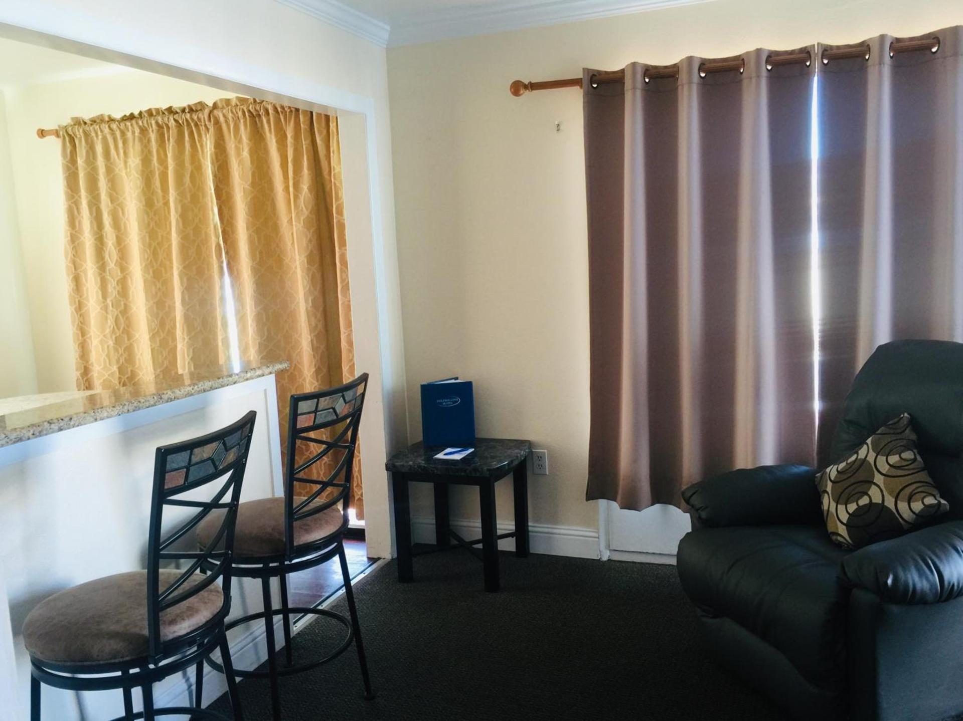 Dolphin Cove Motel photo 4