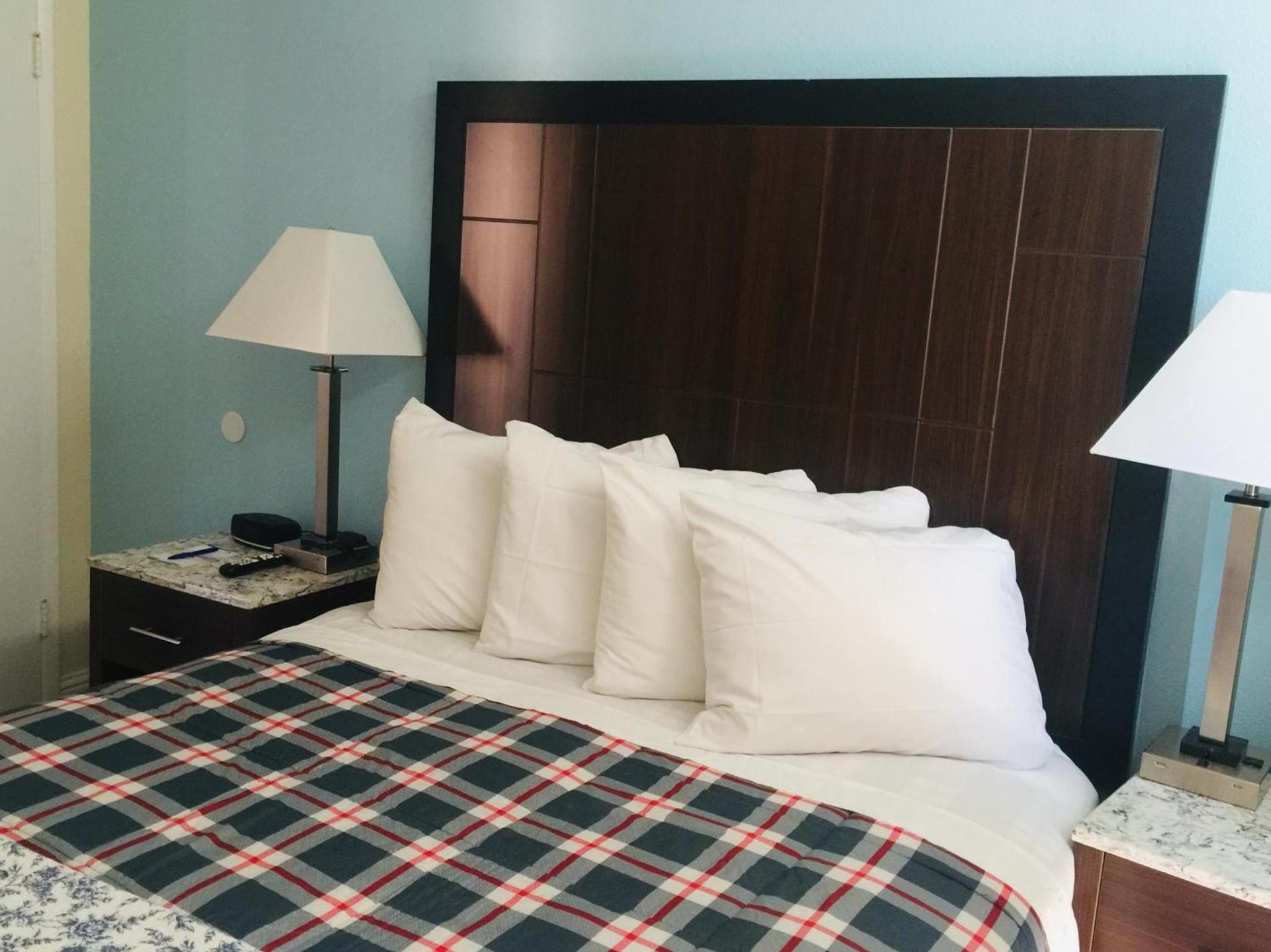Dolphin Cove Motel photo 8