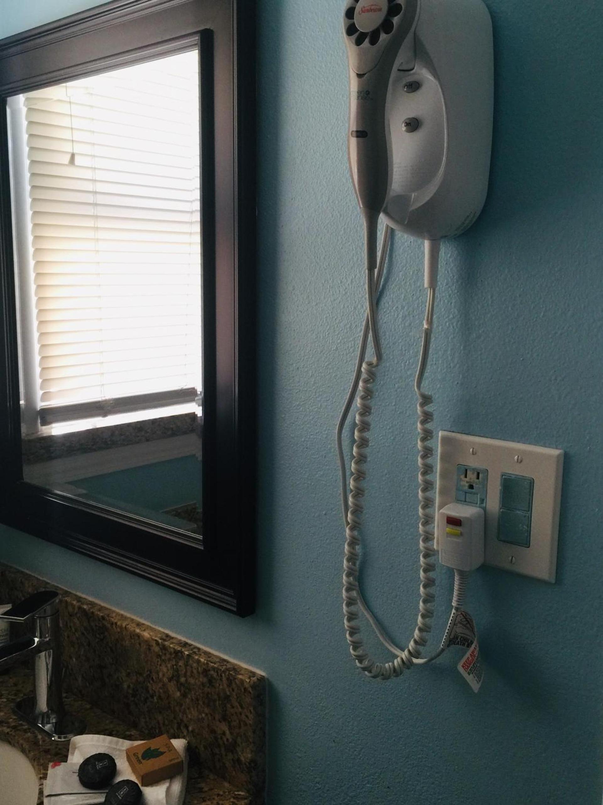 Dolphin Cove Motel photo 9