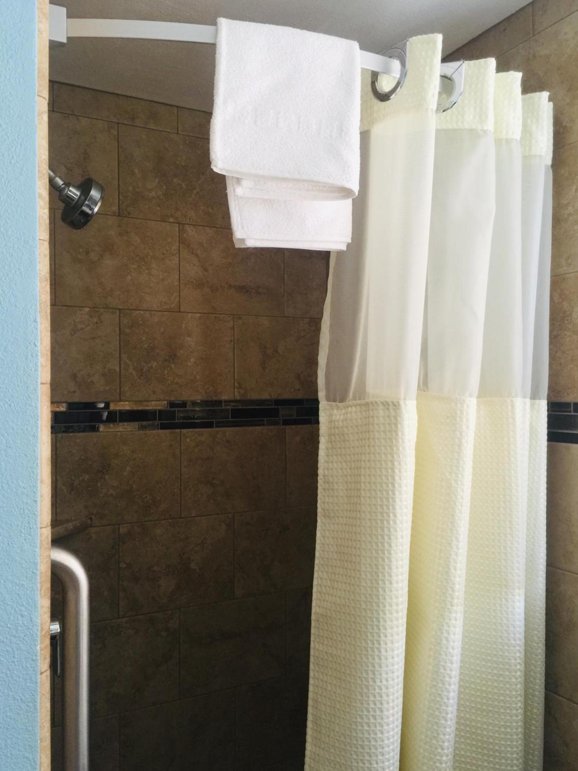 Dolphin Cove Motel photo 11