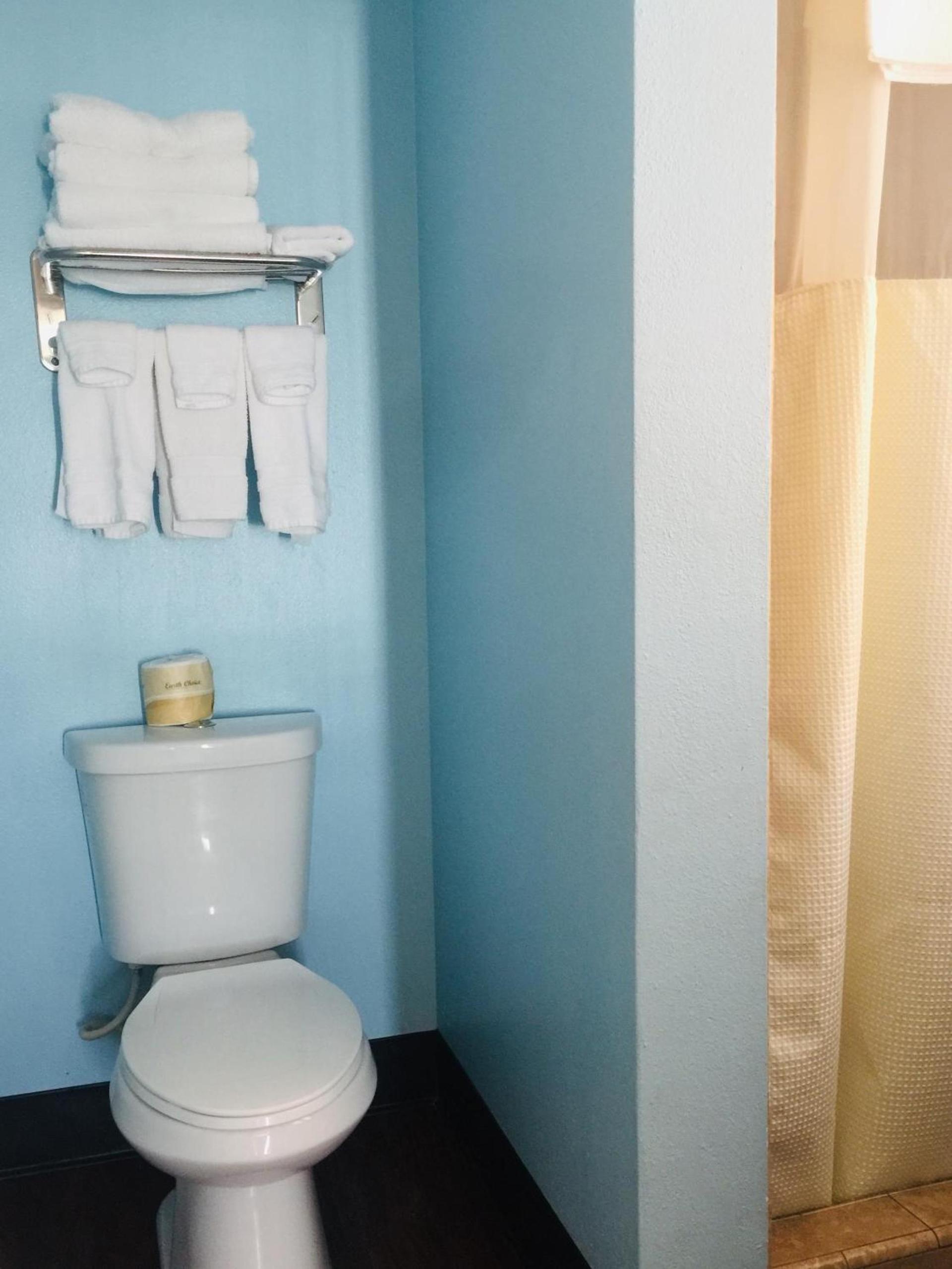 Dolphin Cove Motel photo 12