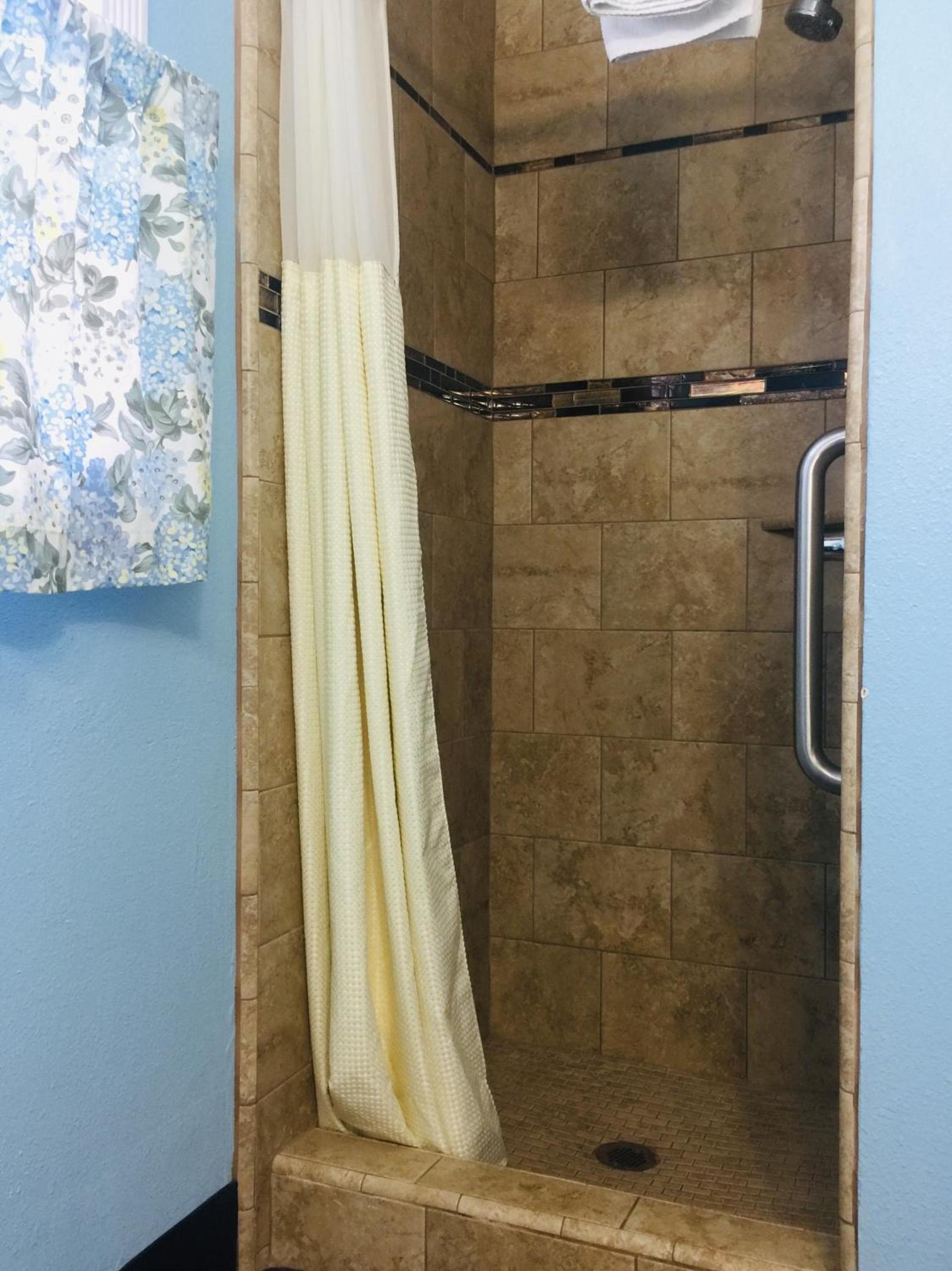 Dolphin Cove Motel photo 20