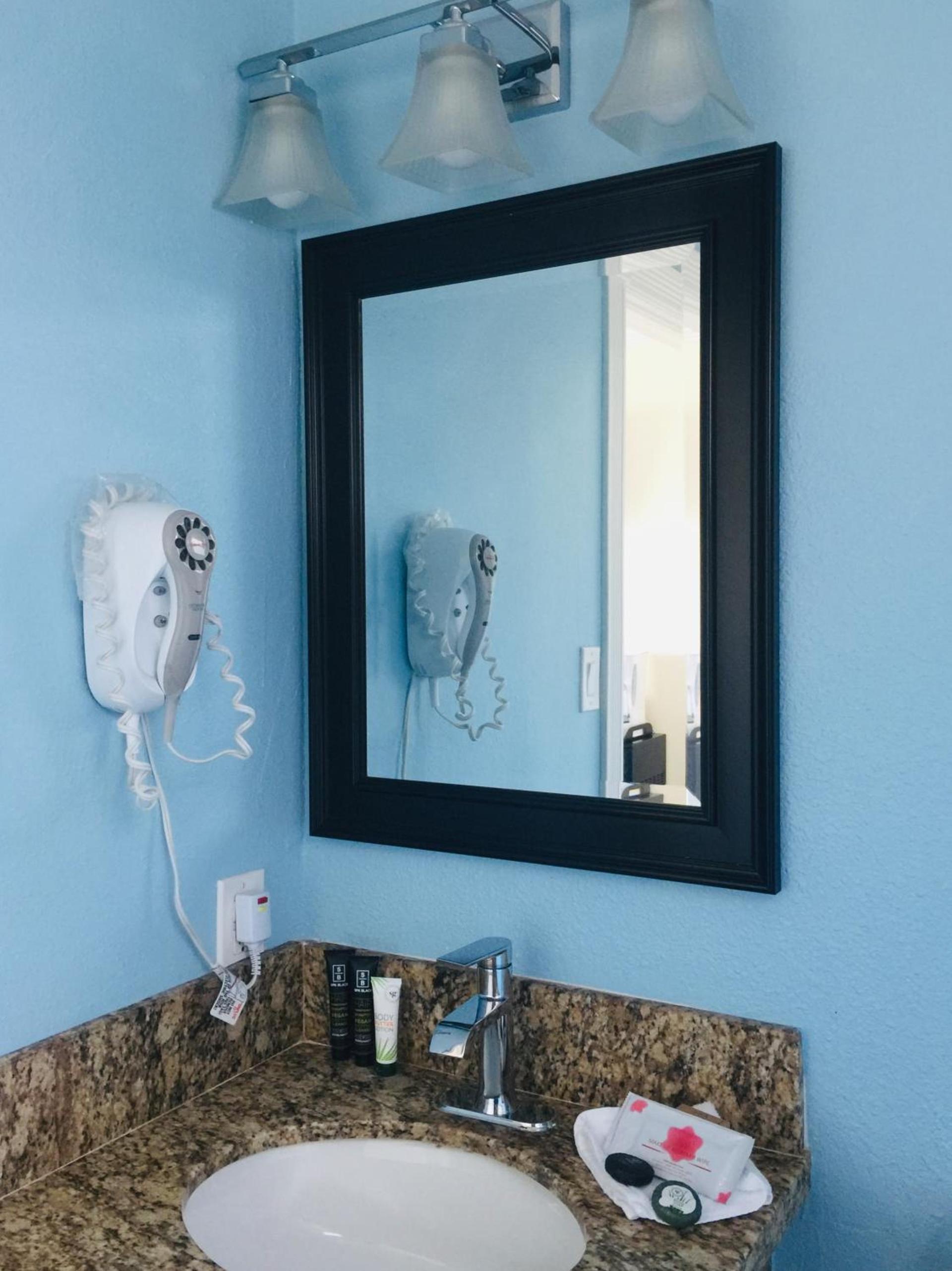 Dolphin Cove Motel photo 22