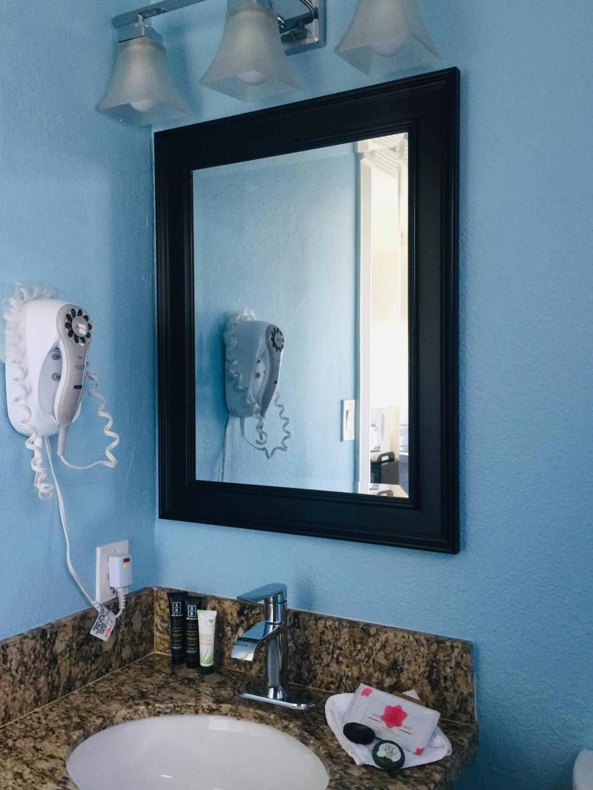 Dolphin Cove Motel photo 23