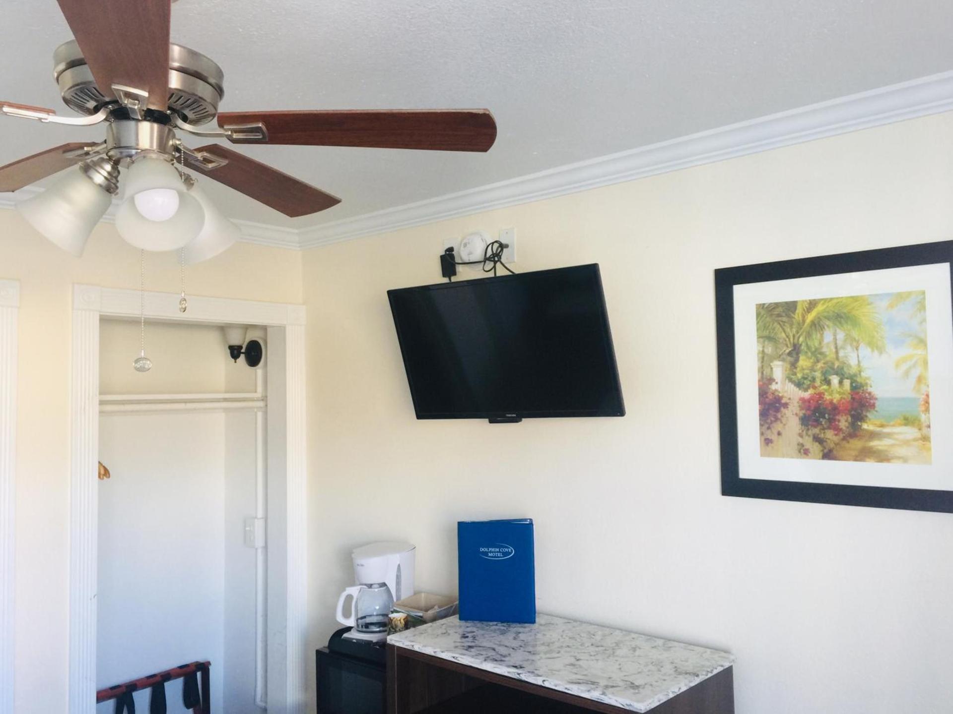 Dolphin Cove Motel photo 24