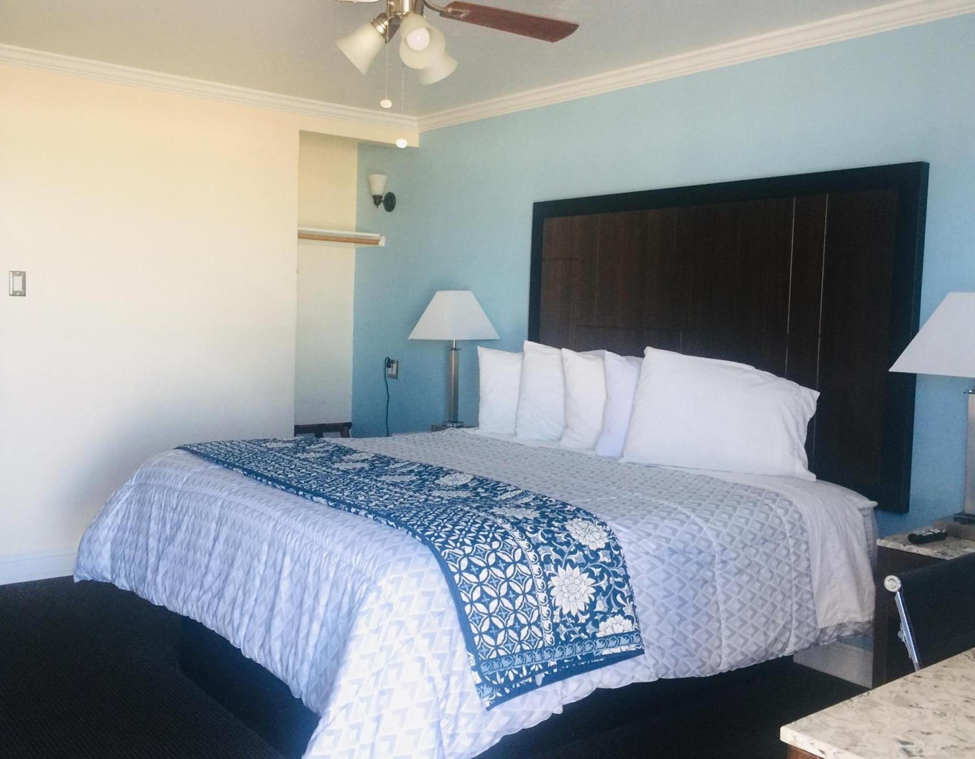 Dolphin Cove Motel photo 53