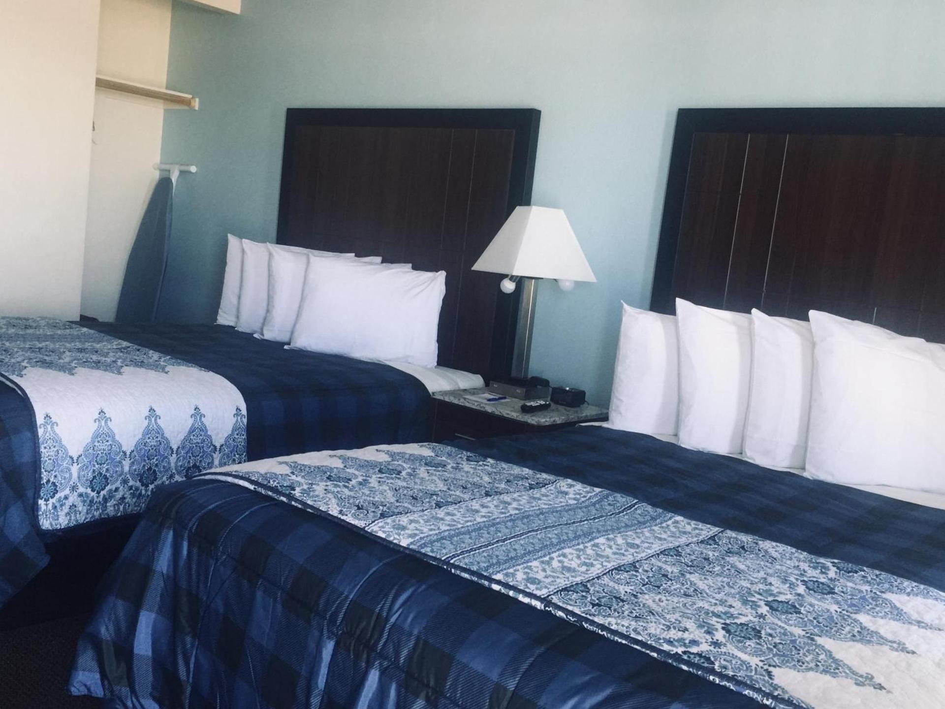 Dolphin Cove Motel photo 54