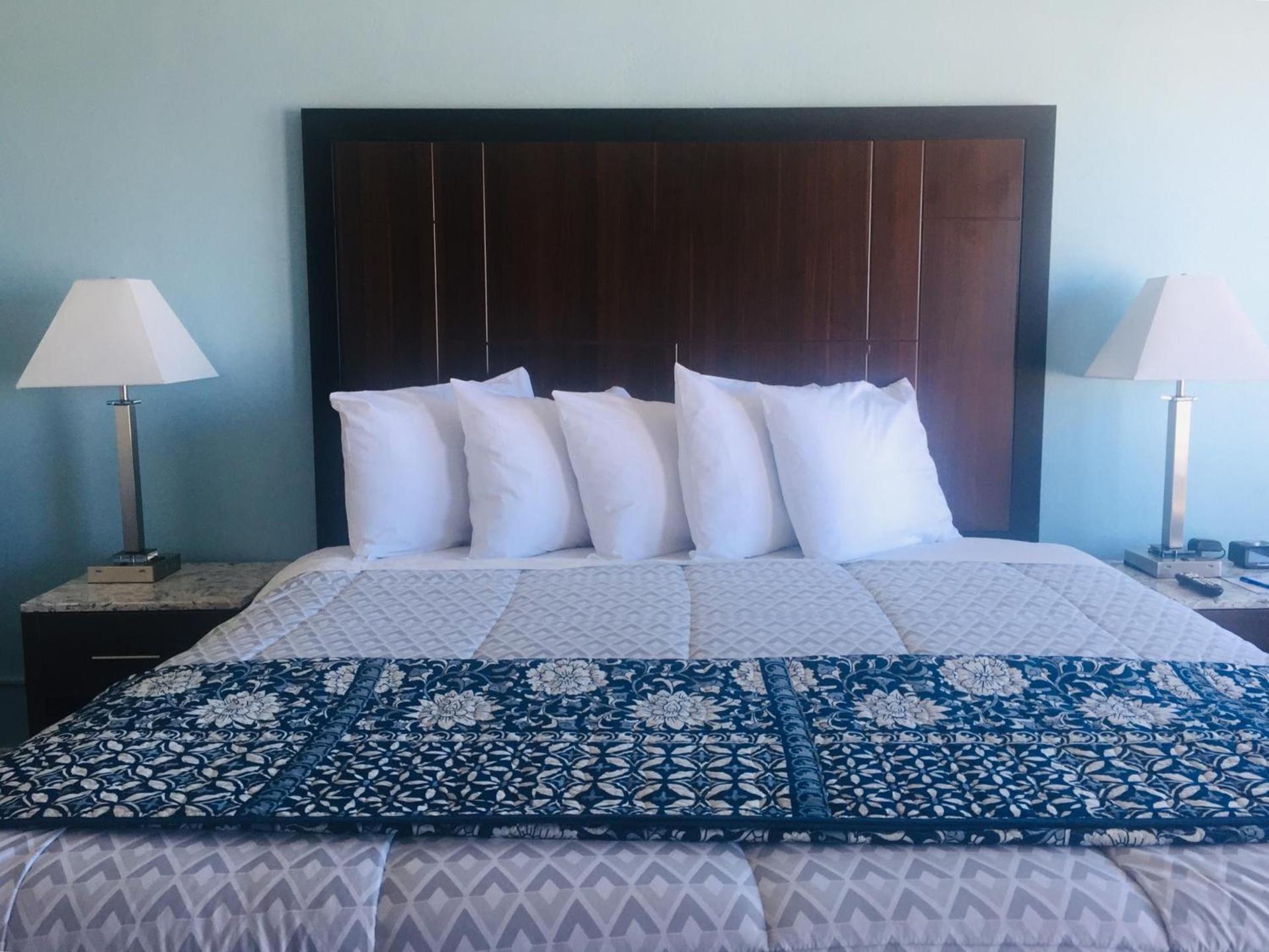 Dolphin Cove Motel photo 82