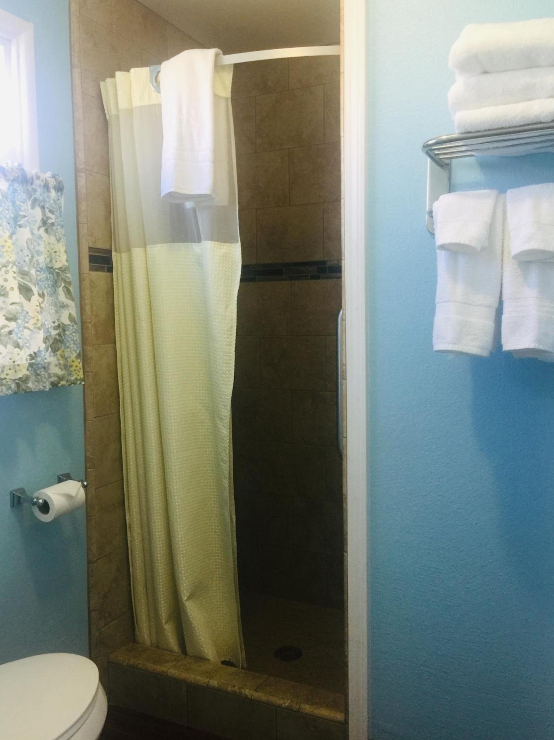 Dolphin Cove Motel photo 62