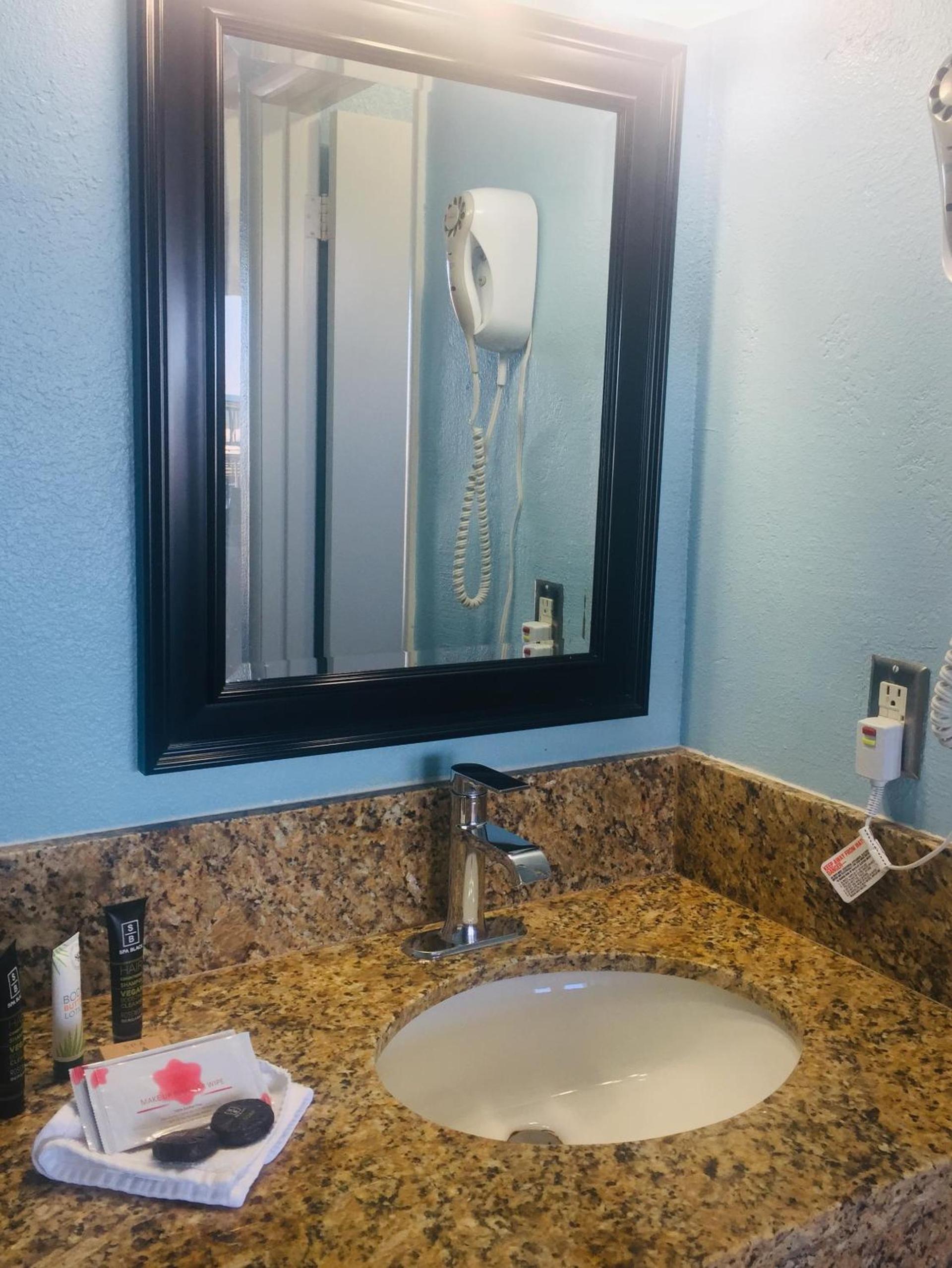 Dolphin Cove Motel photo 63