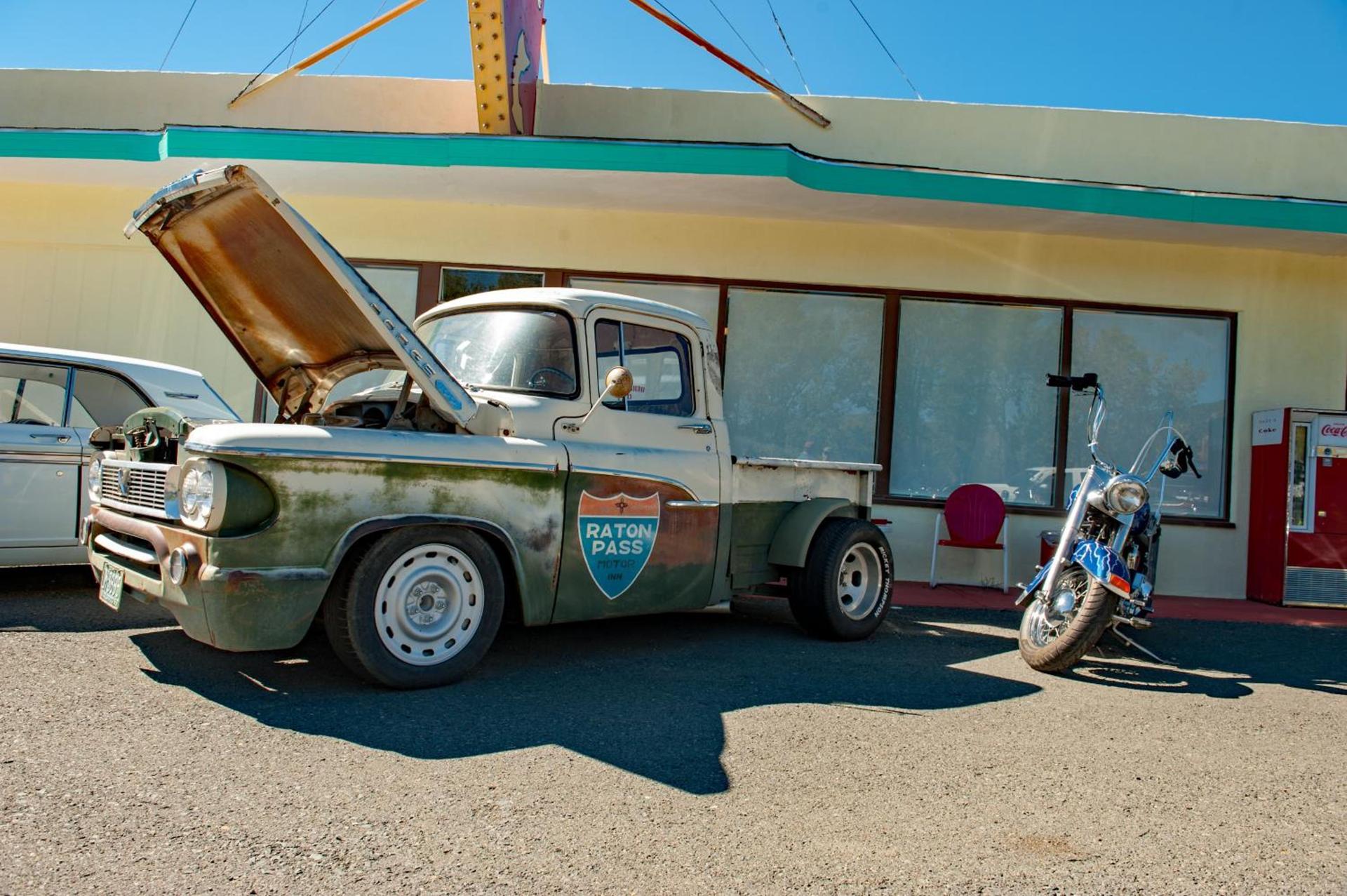 Raton Pass Motor Inn photo 12