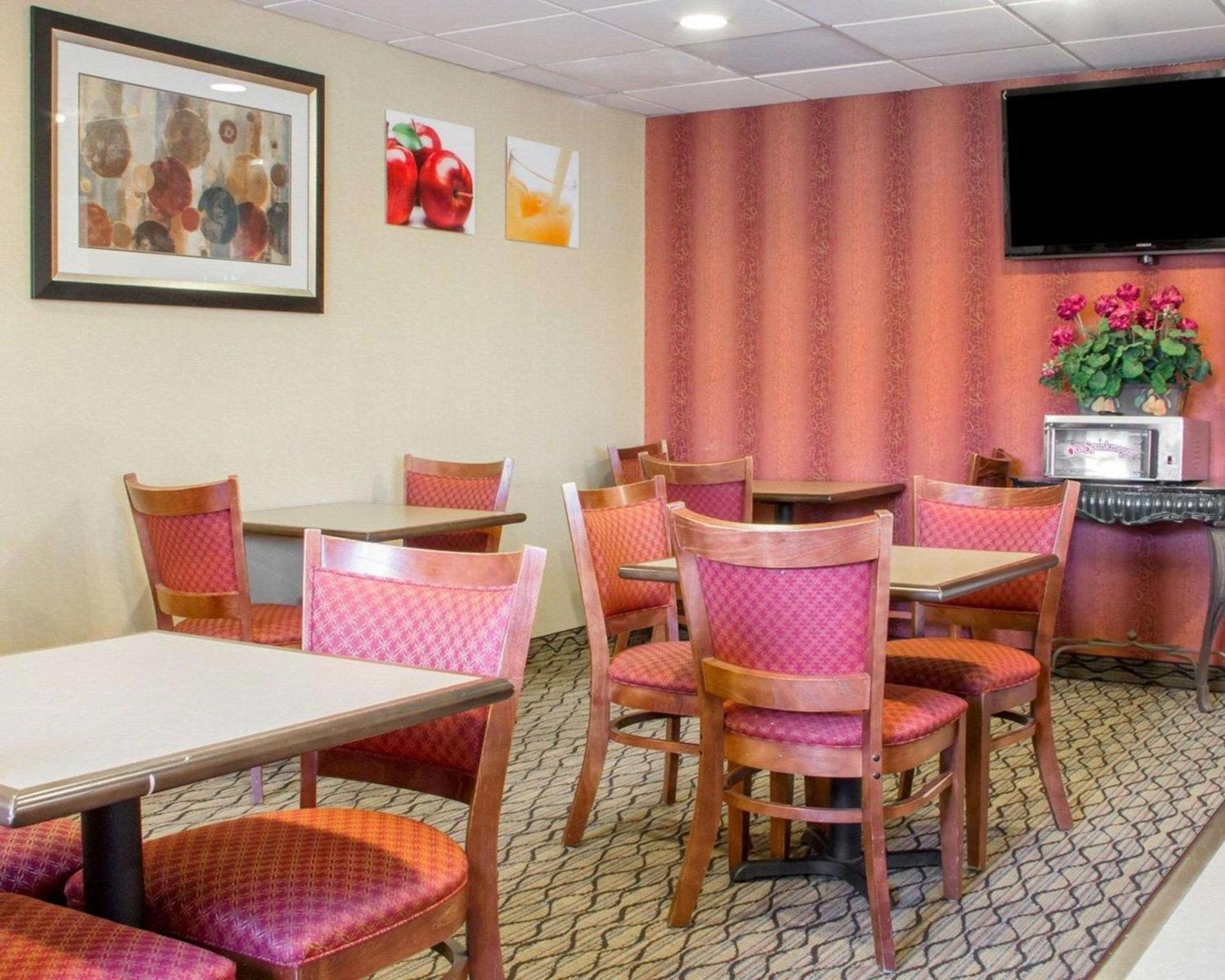 Quality Inn Broken Arrow - Tulsa photo 29