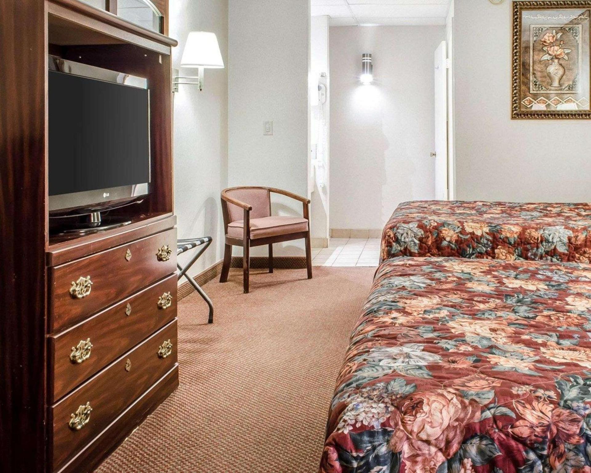 Econo Lodge Frackville photo 6
