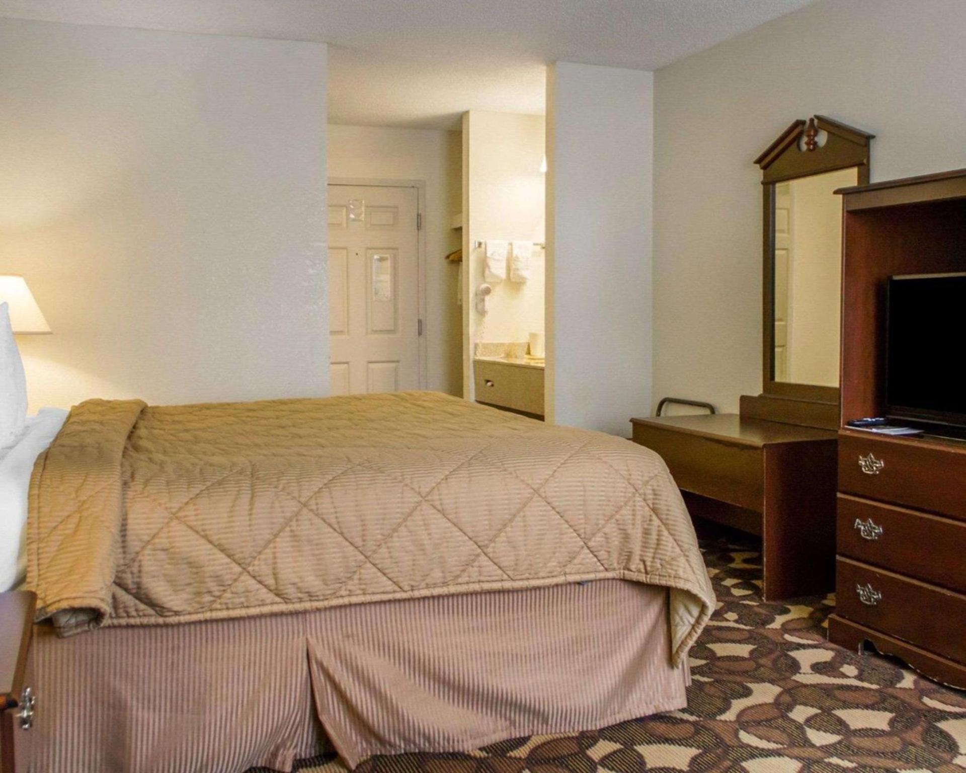 Quality Inn Broken Arrow - Tulsa photo 7