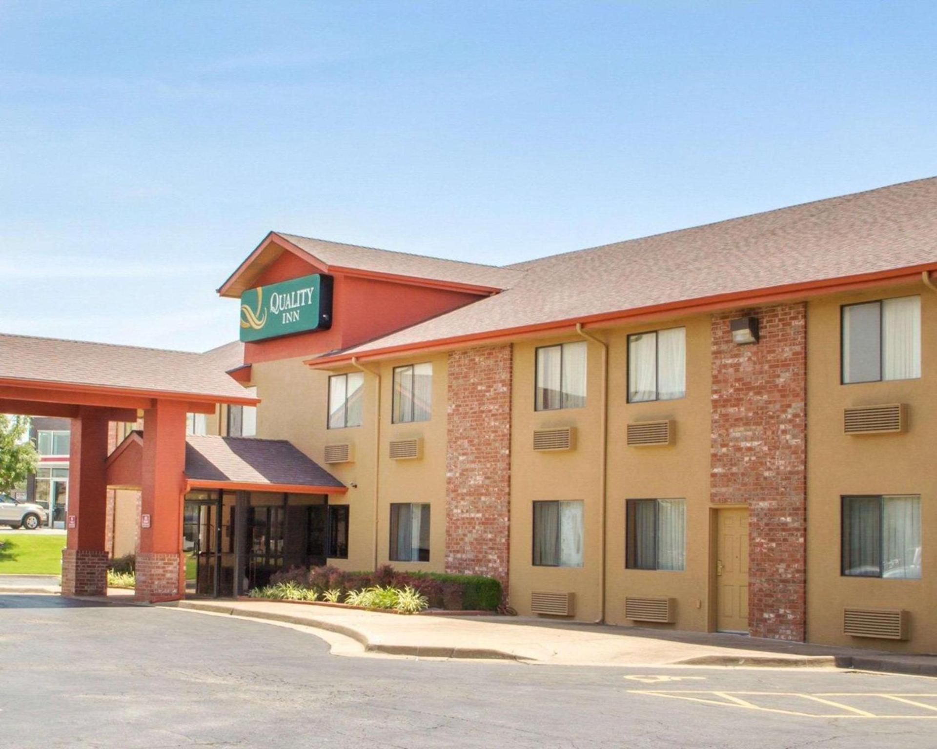 Quality Inn Broken Arrow - Tulsa photo 2