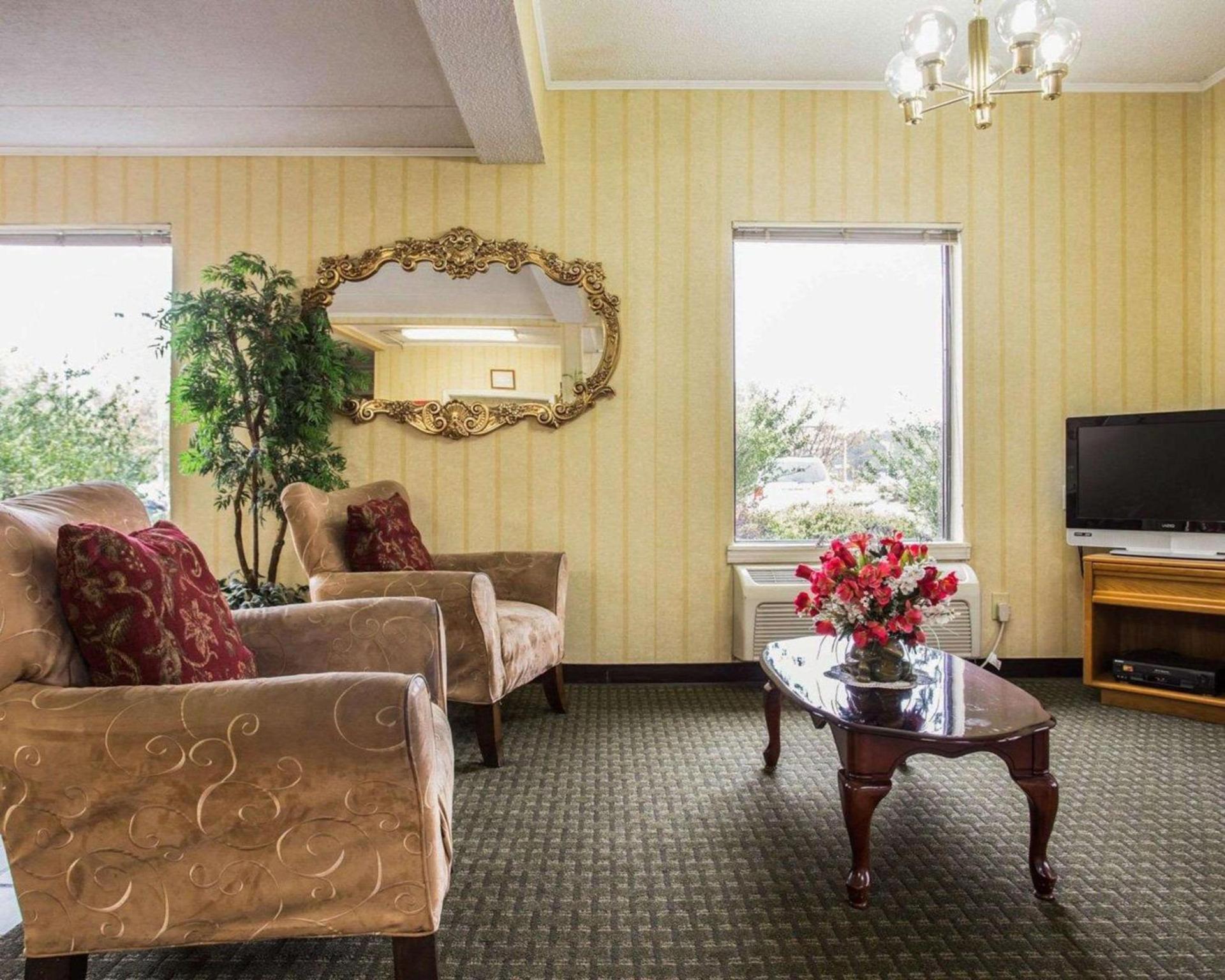 Econo Lodge Inn & Suites Lugoff photo 8