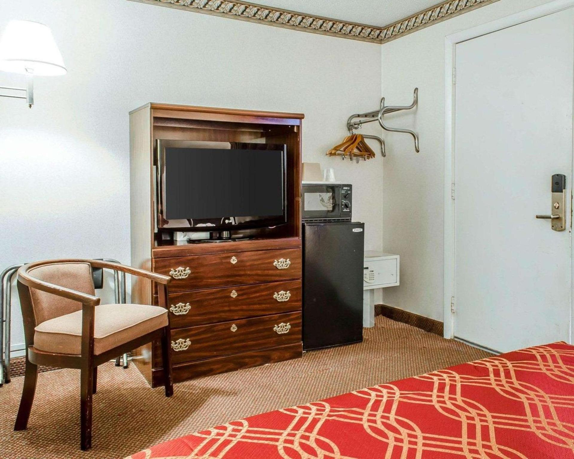 Econo Lodge Frackville photo 20